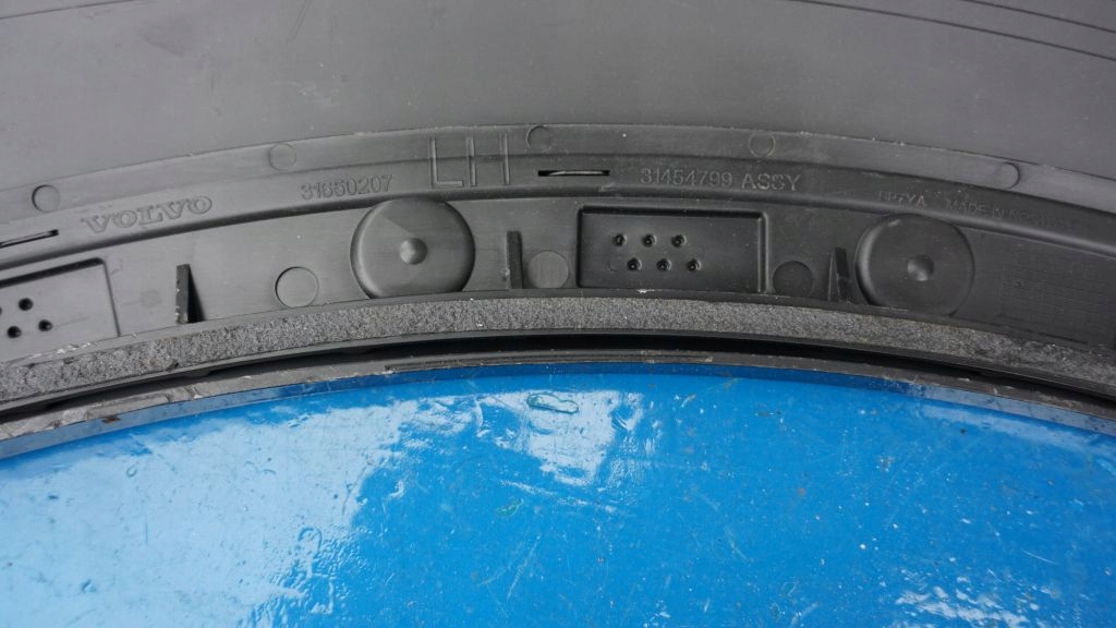 VOLVO XC60 II - moulding cap door left rear part