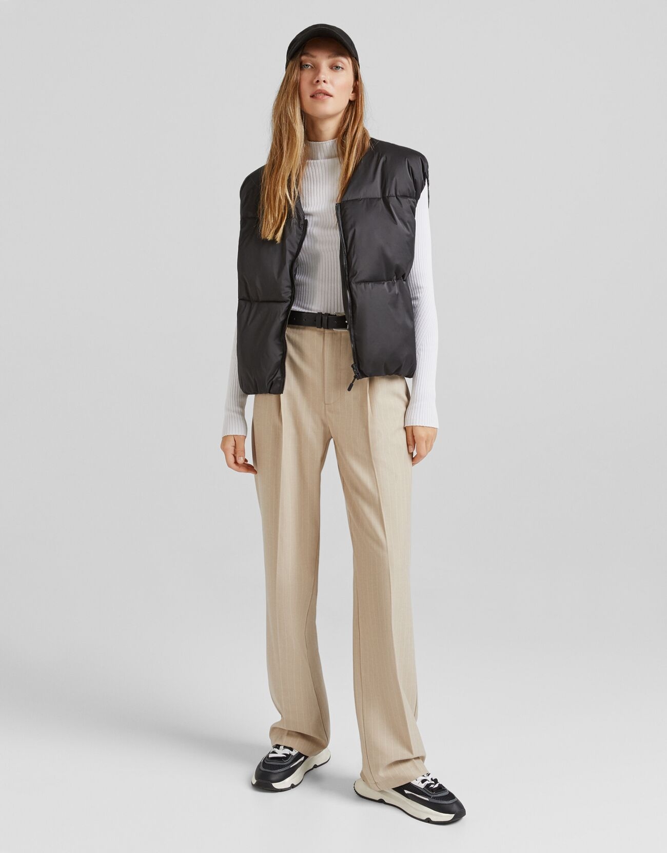 

Bershka_spodnie W Kant Kieszenie 5089777 R.36