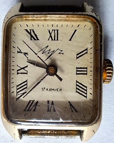 ZEGAREK DAMSKI - ŁUCZ - 17 KAMIENI POZŁACANY- ZSRR