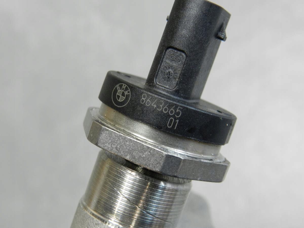 BMW 2 F22 M240i injection ramp sensor 8643665