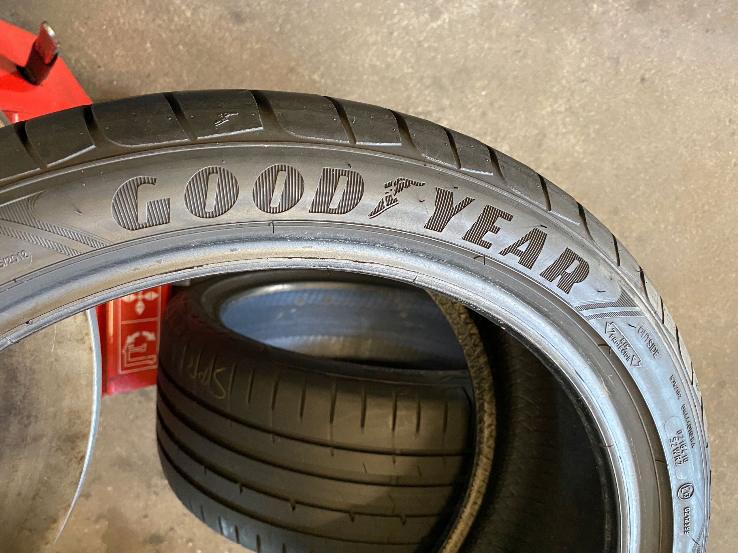 2 Pneumatiques, pneus d’été 245/35R18 GOODYEAR ASYMMETRIC 2 RUN FLAT 6mm
