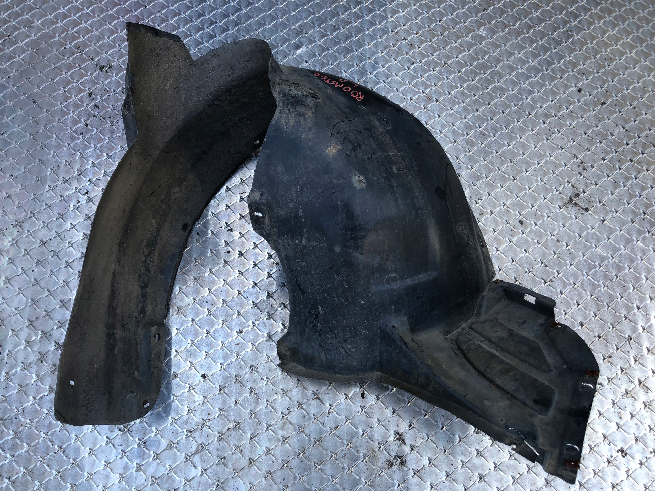 mudguard left front SKODA ROOMSTER 5J0809961