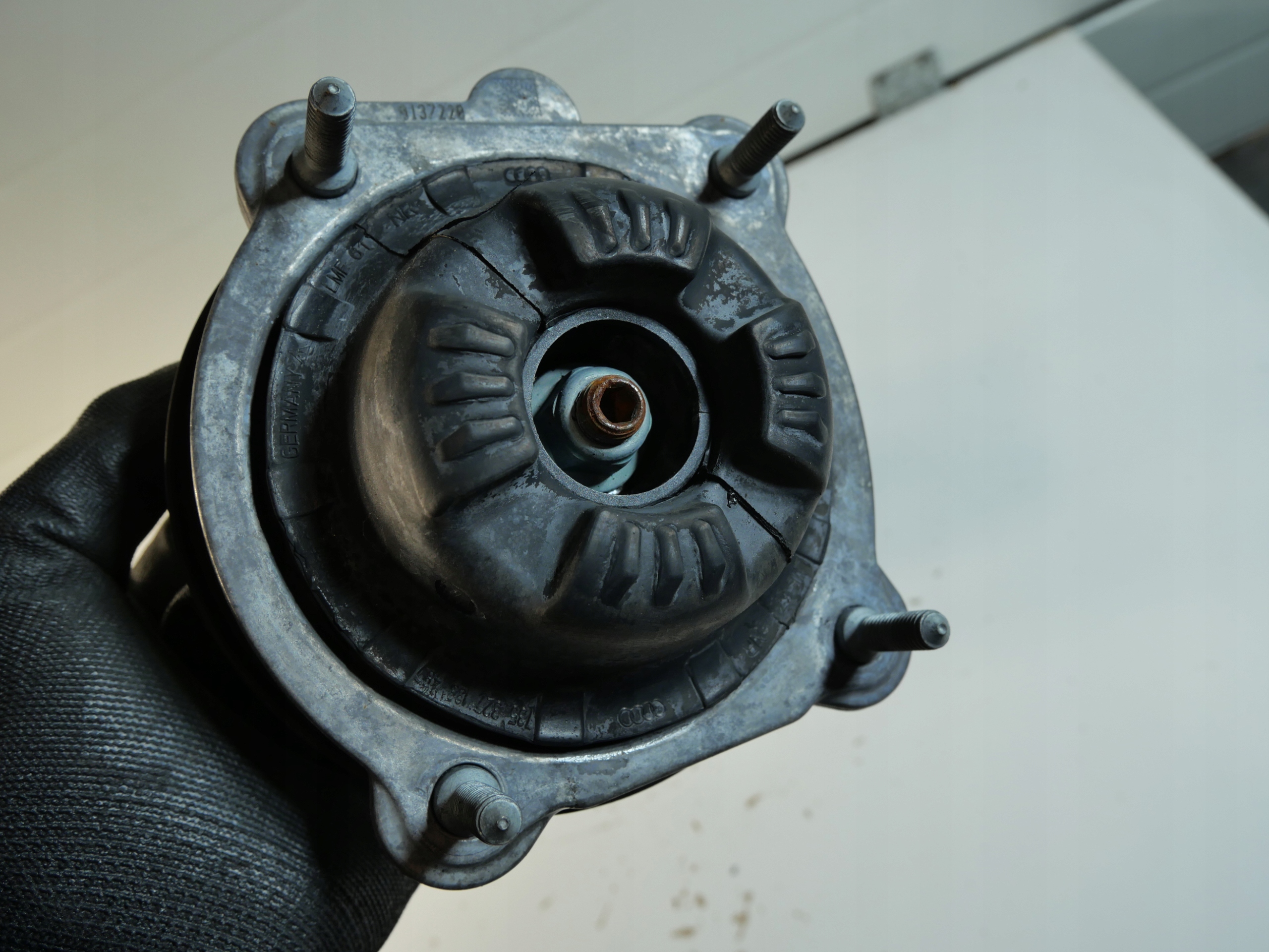 AUDI A6 shock absorber front 4GF202300G