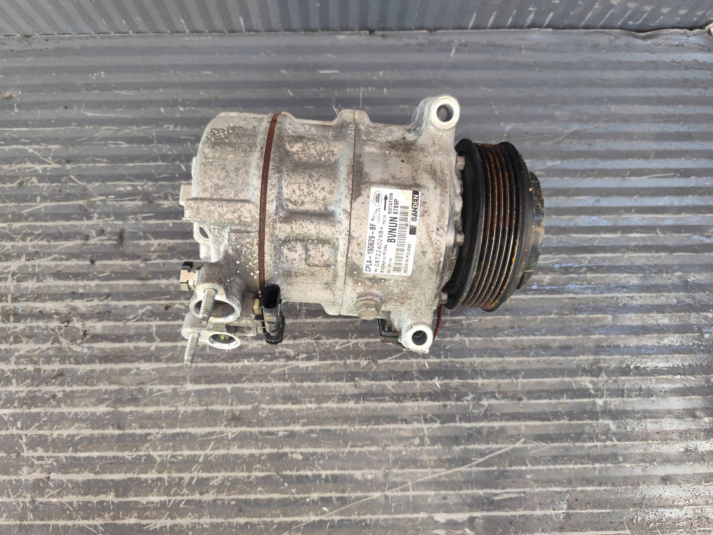 JAGUAR XE 760 2.0D compressor; compressor of the air conditioning CPLA19D629BF