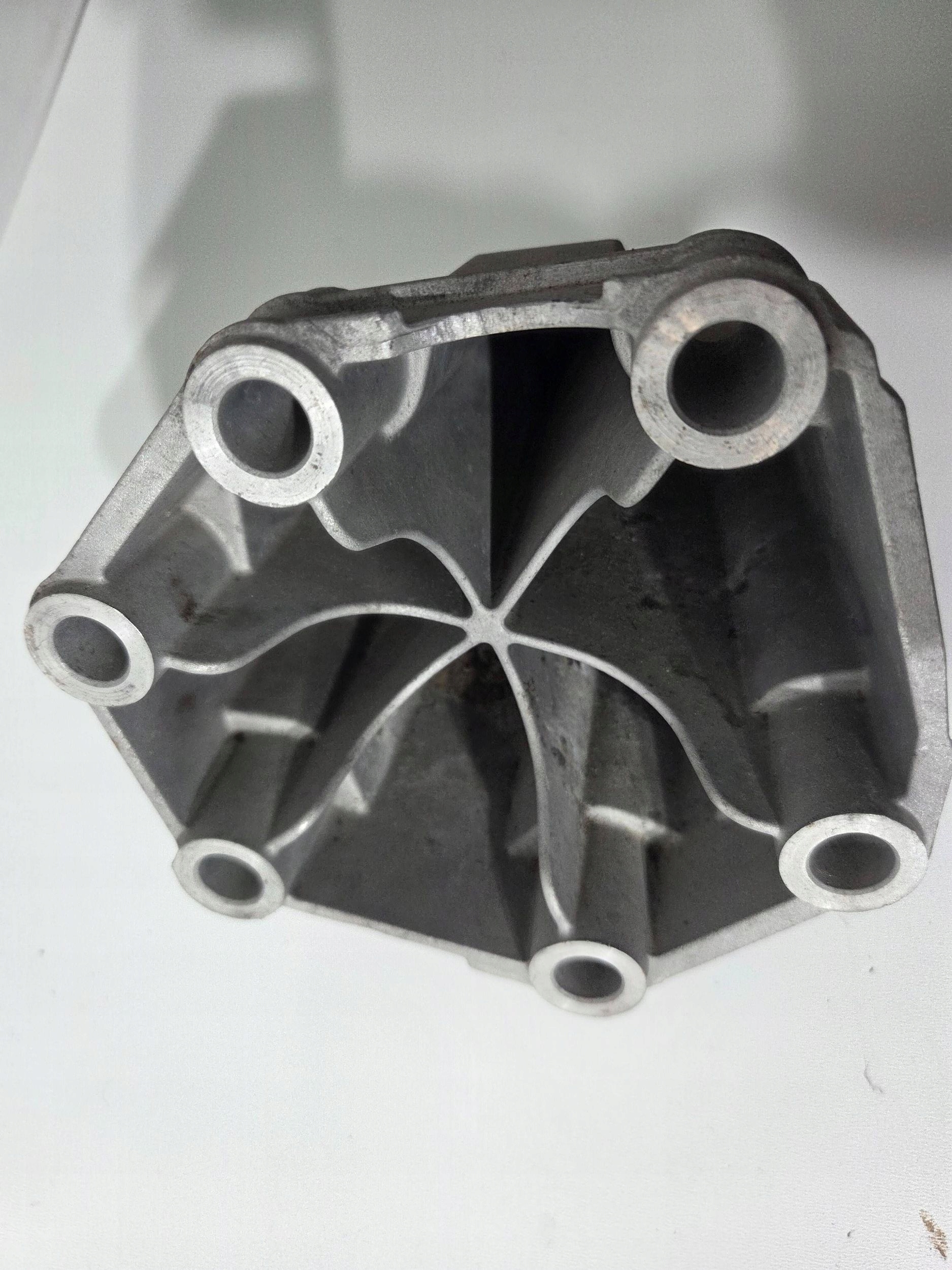 Kia Stinger 3,3 GT engine mount 21826J5400 (325)