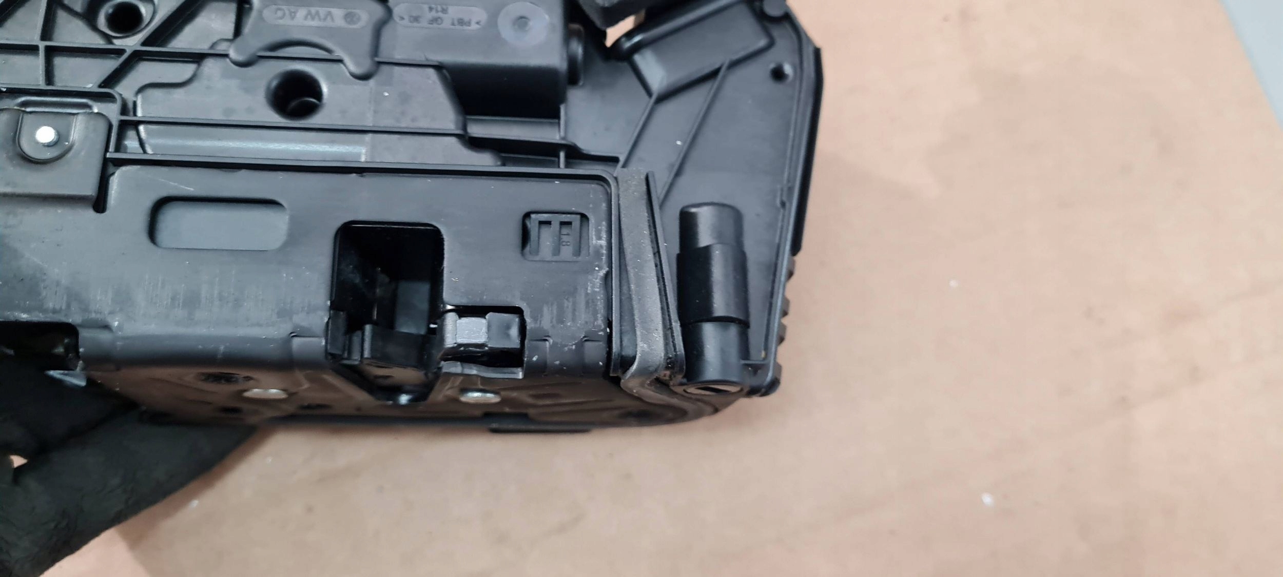 Q3 83A lock door right front front 5TB837016C VW AUDI