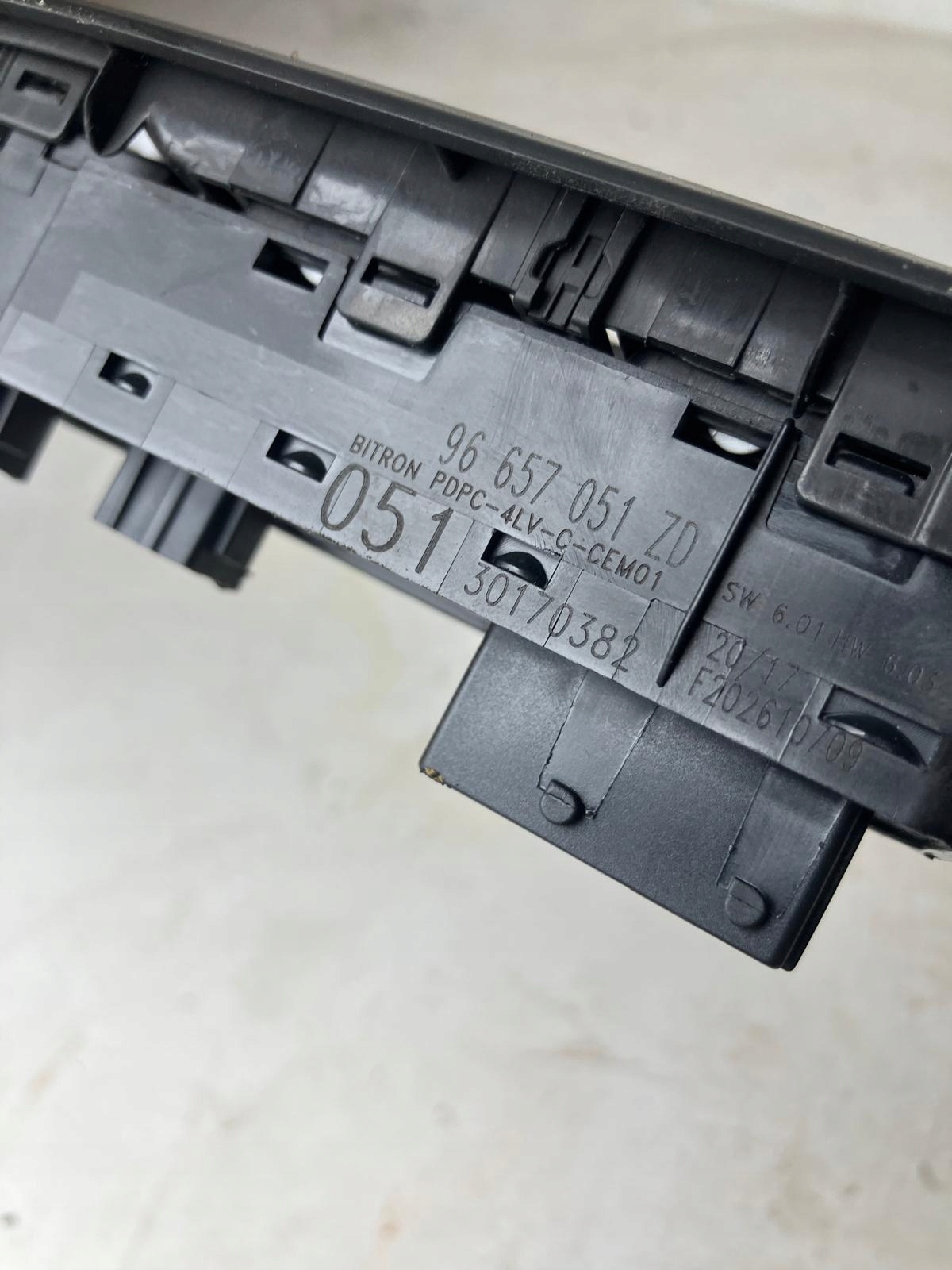 window control switch of mirrors CITROEN C4 II B7 96657051ZD left front