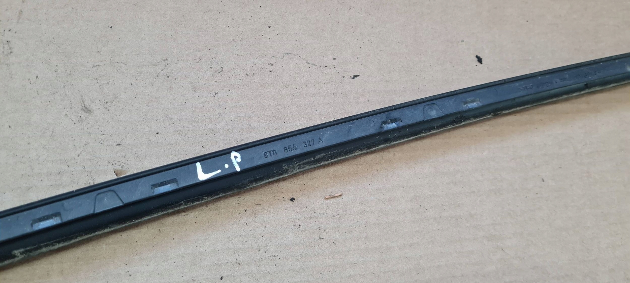 A5 8T LIFT S5 moulding cap windows CZOLOWEJ left front 8T0854327A