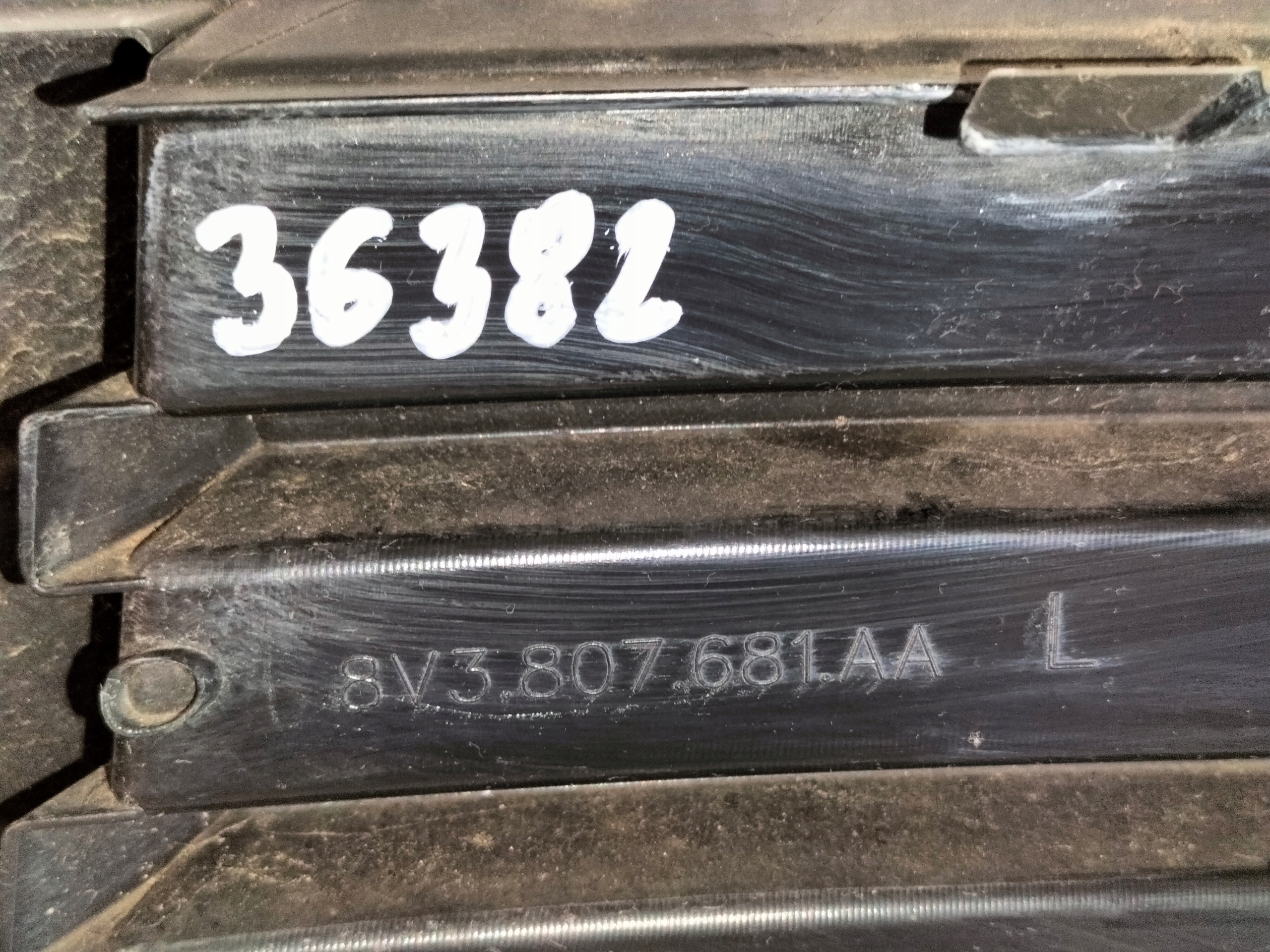 grille grid of a bumper front left AUDI A3 8V LIFT 16- HB