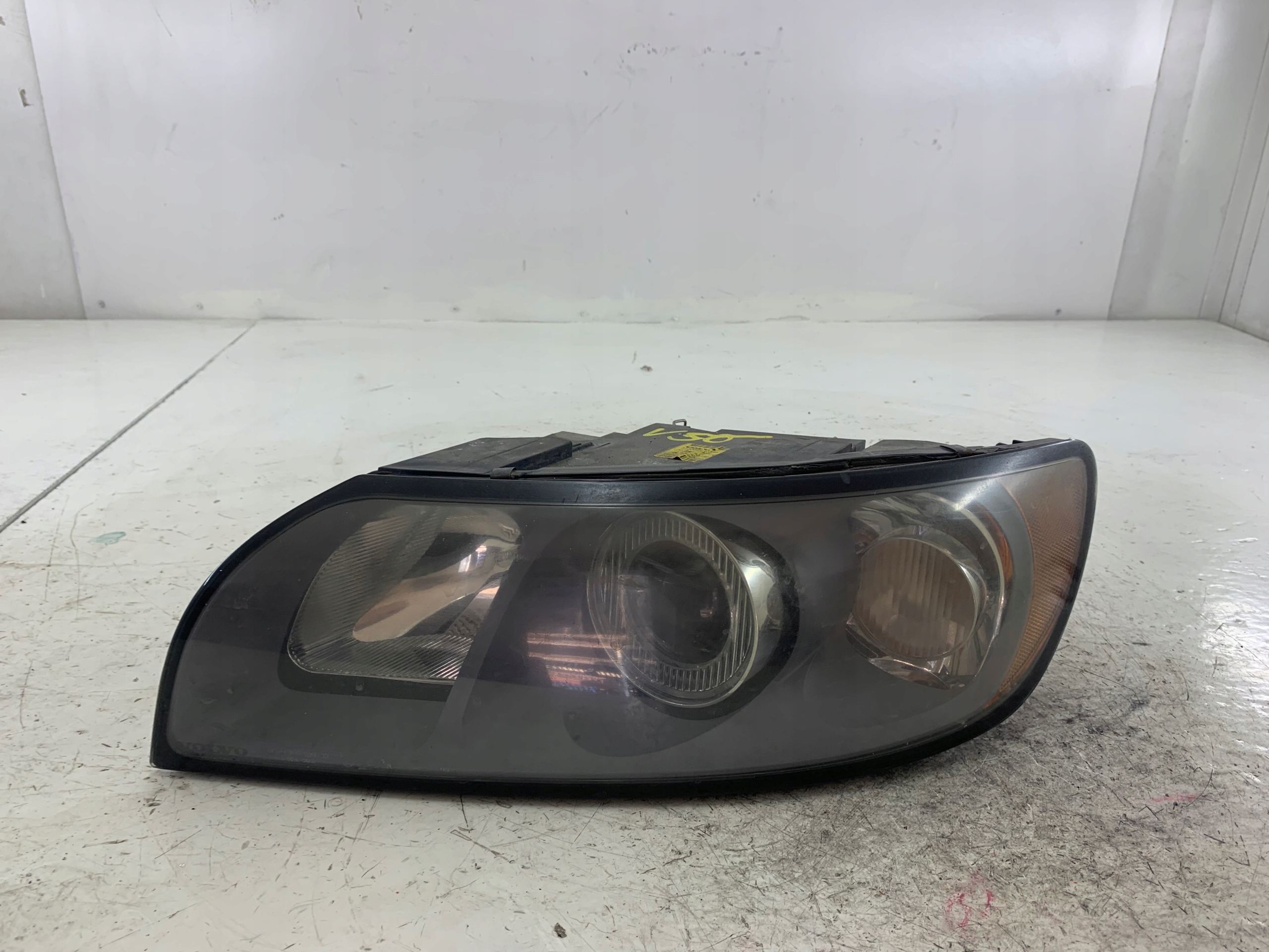 VOLVO V50 II light left front 31335221