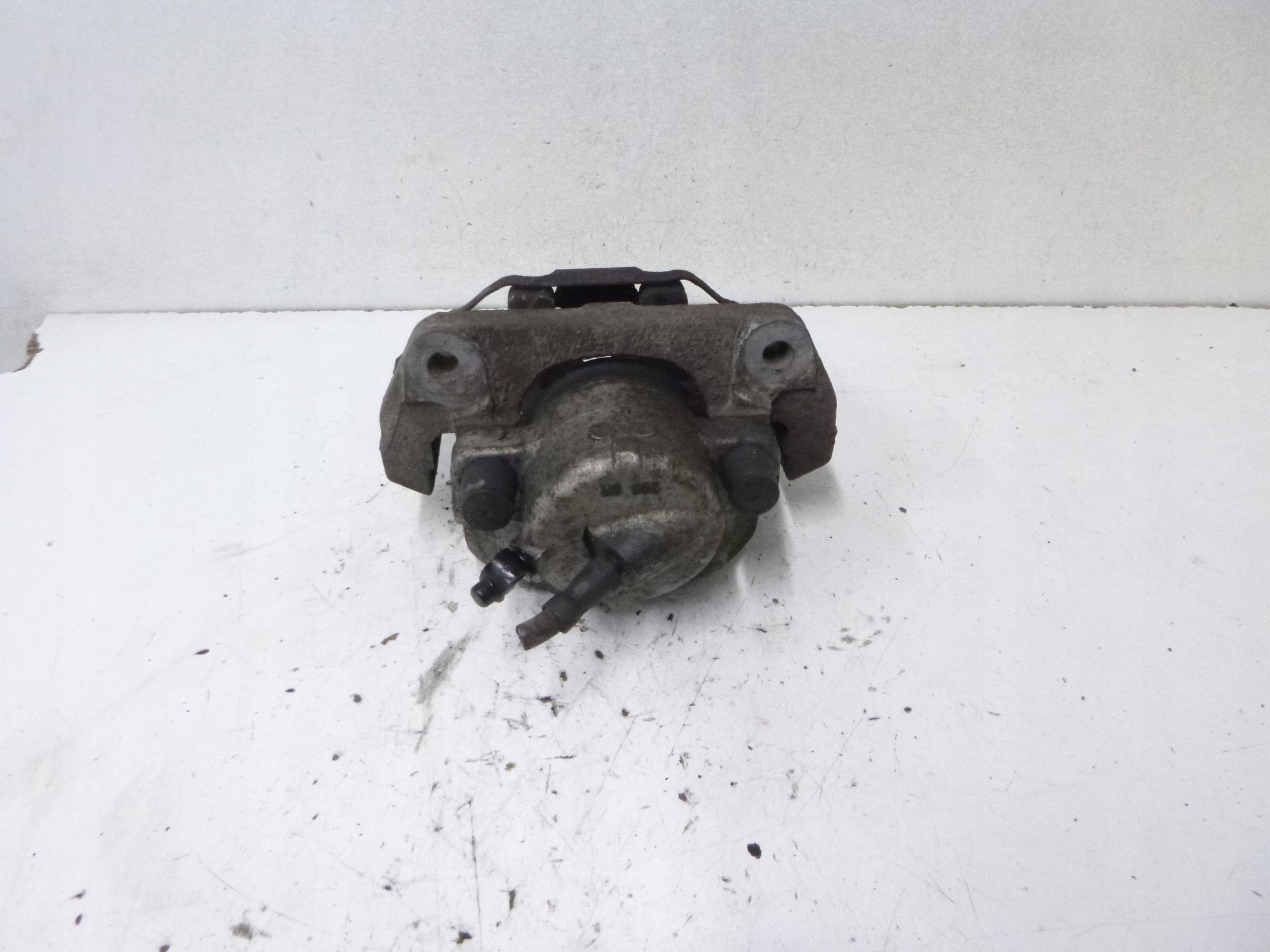 caliper brake front left BMW E60 E61 2.0D 2005r.