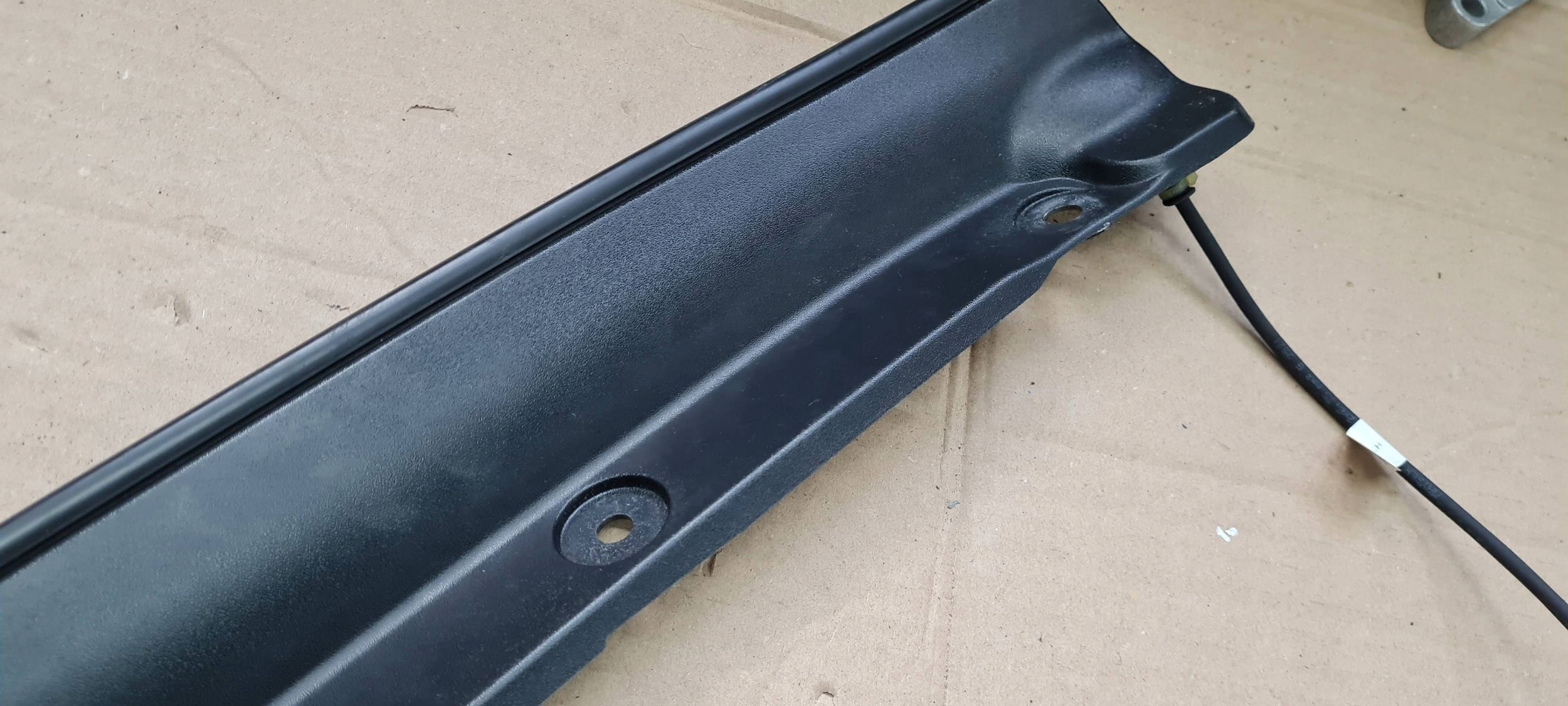 Jeep Grand Cherokee WL 2022 moulding cap bonnet boot left 68371481