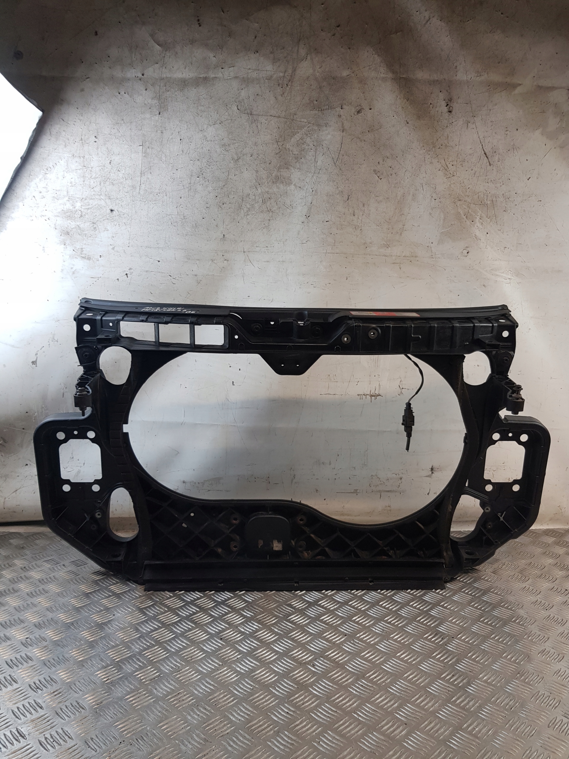 support panel for radiators pillar iron 4F0805594 AUDI A6C6 2.4 V6 KOMBI
