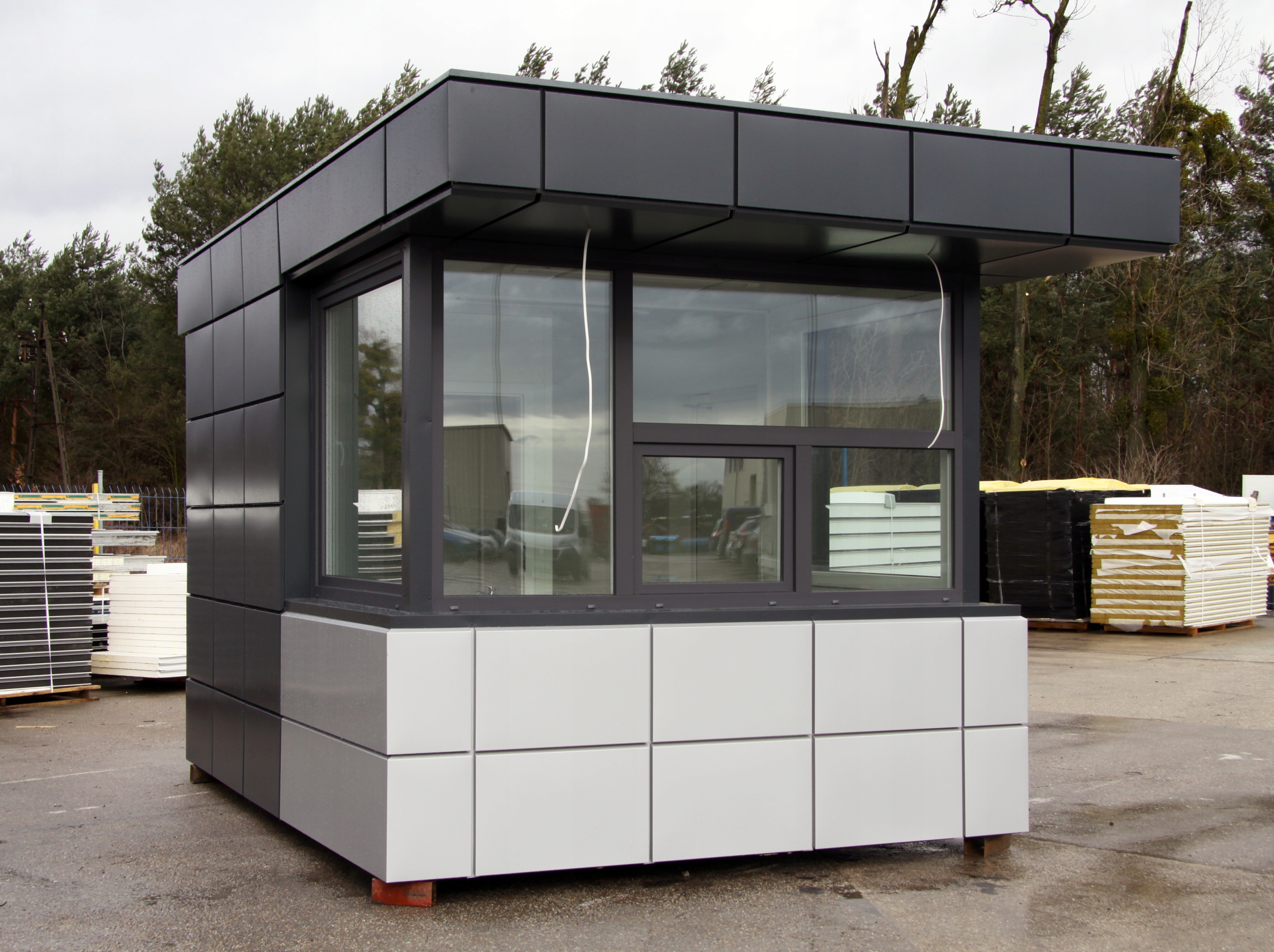 Stróżówka portiernia kiosk z WC 12m2 Szerokość 4 m