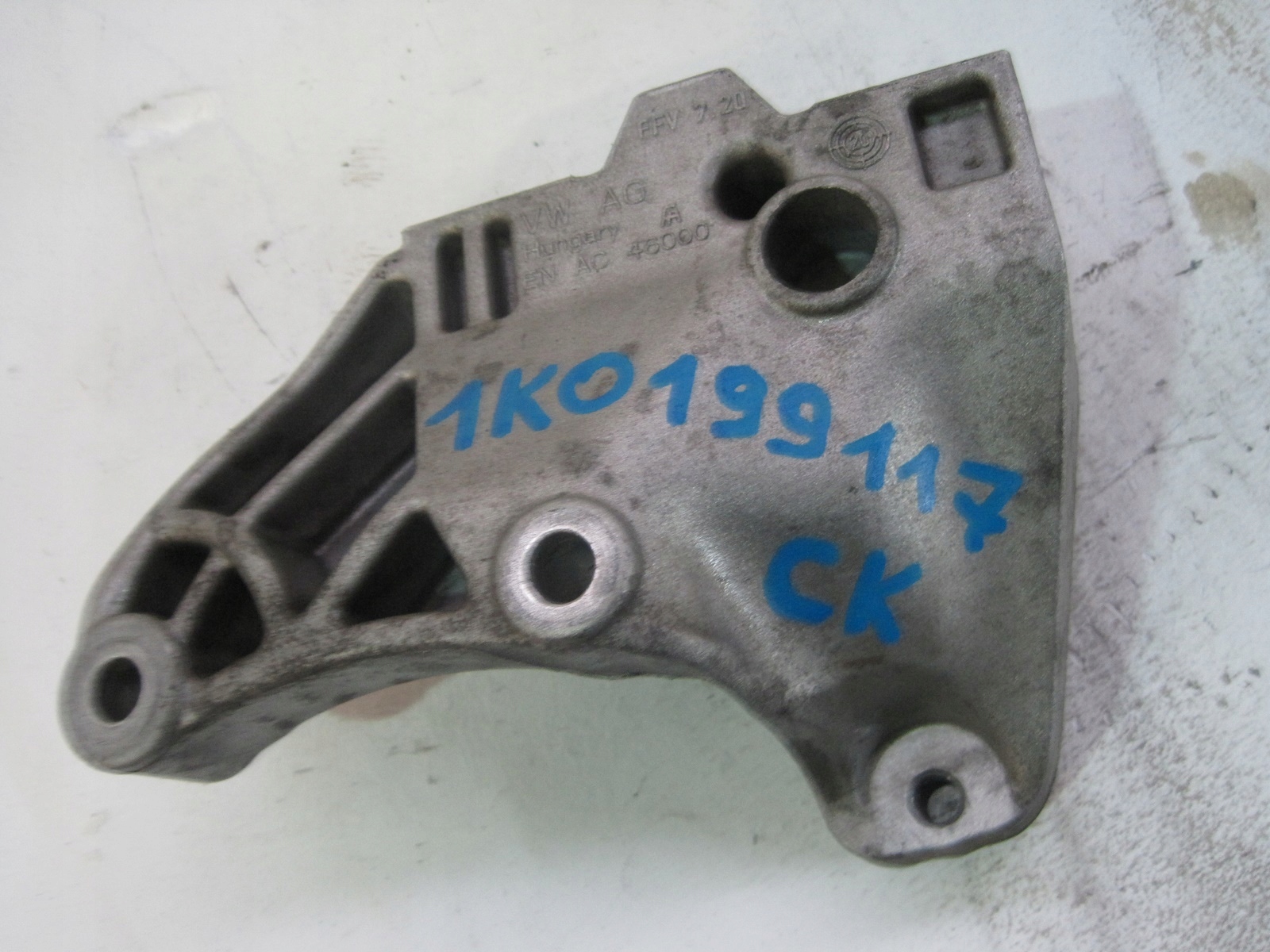 Stütze VW 1K0199117CK