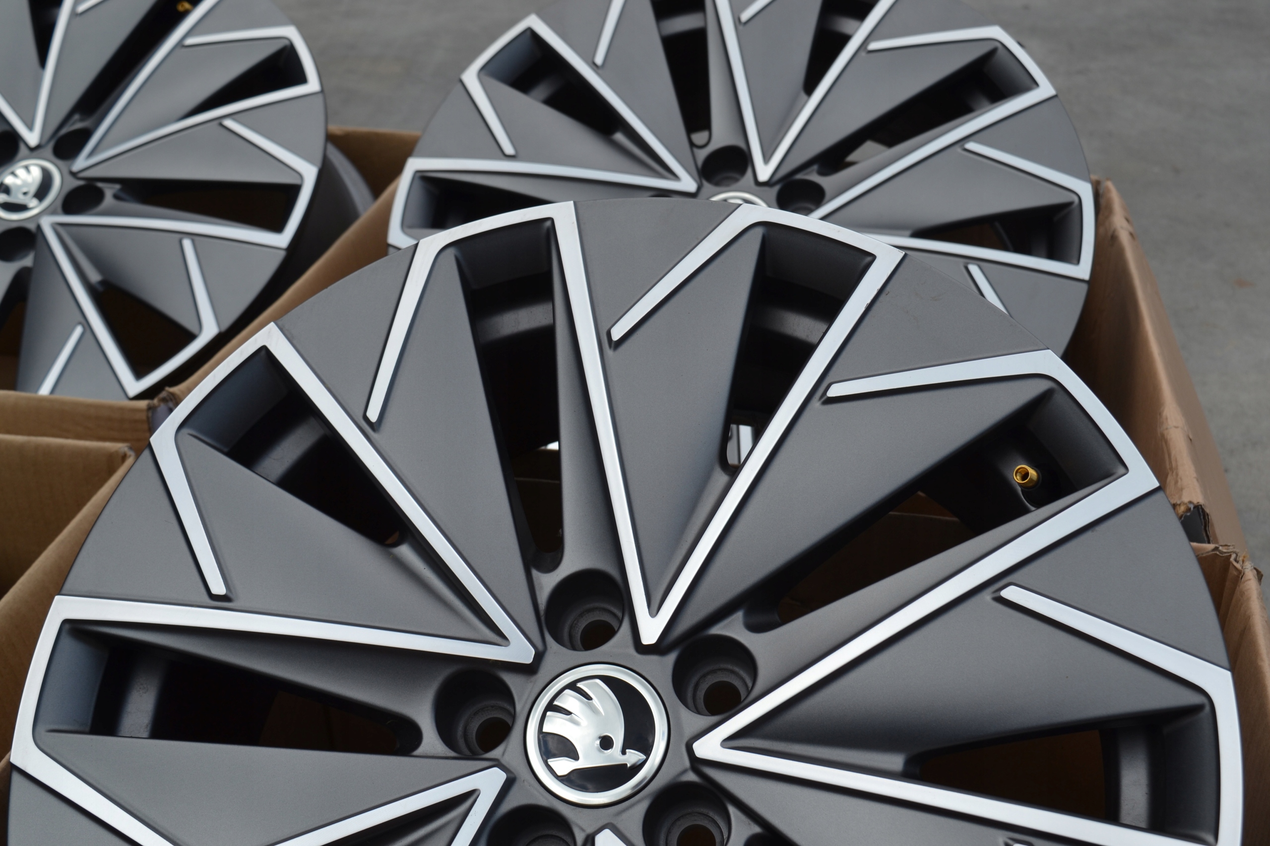 FELGI 17" 5X100 ORYGINAŁ SKODA KAMIQ FABIA SCALA 658.601.025AA Rozstaw śrub 5x100