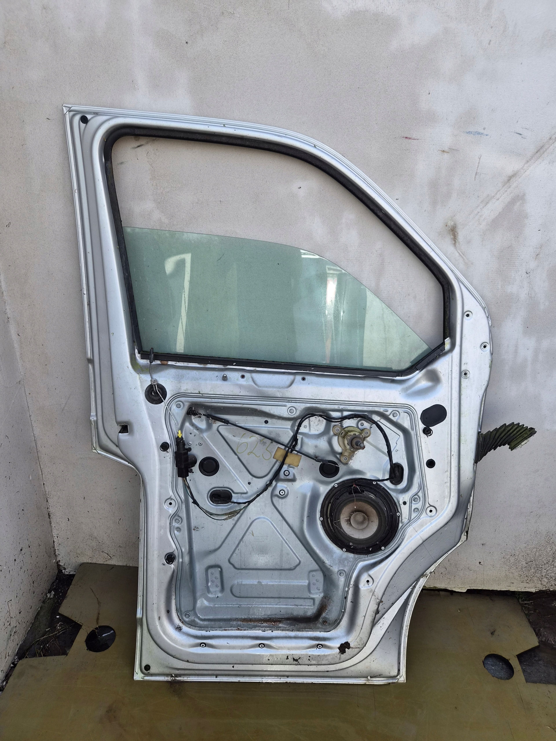 door front left VW T5 T5 LIFT front kierowca/ driver´s silver