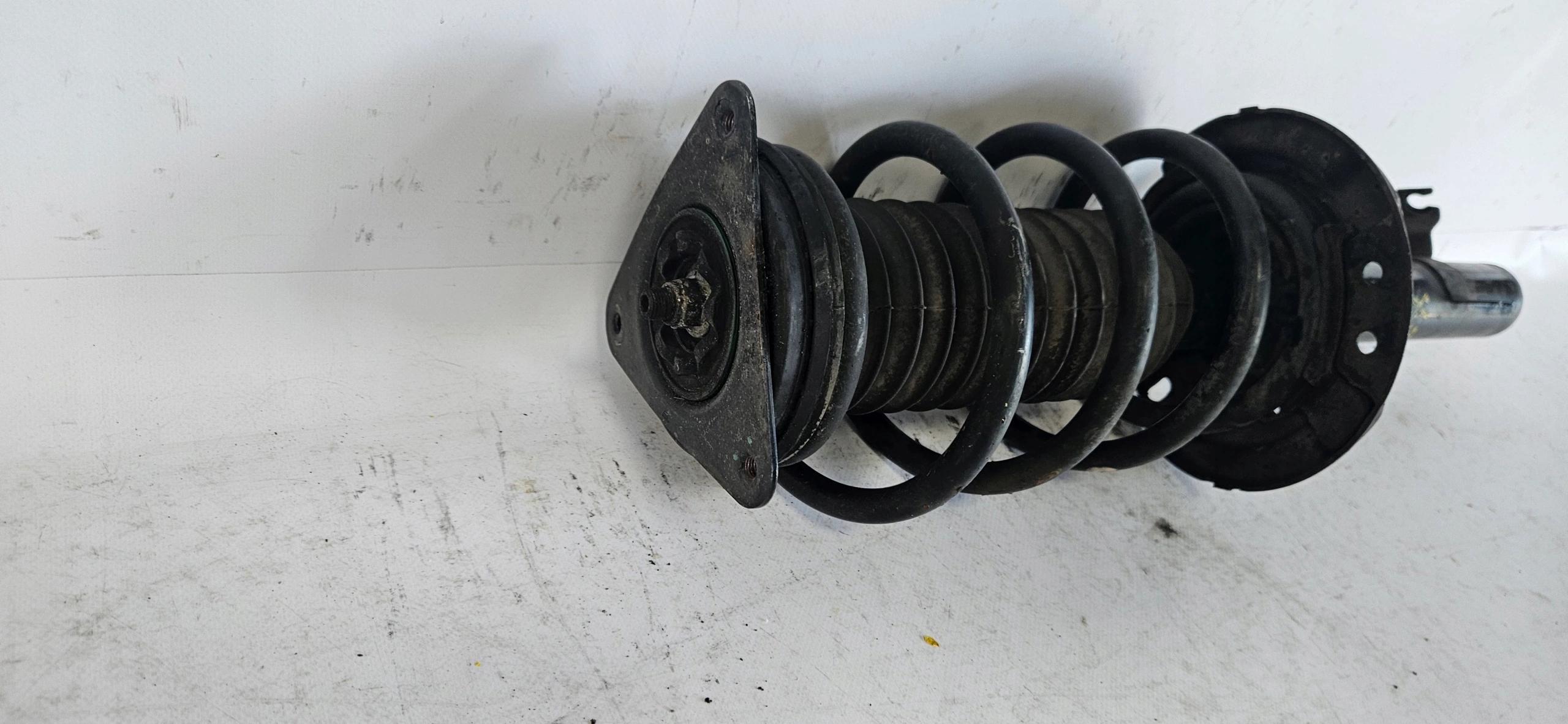 shock absorber right front NISSAN X-TRAIL T32