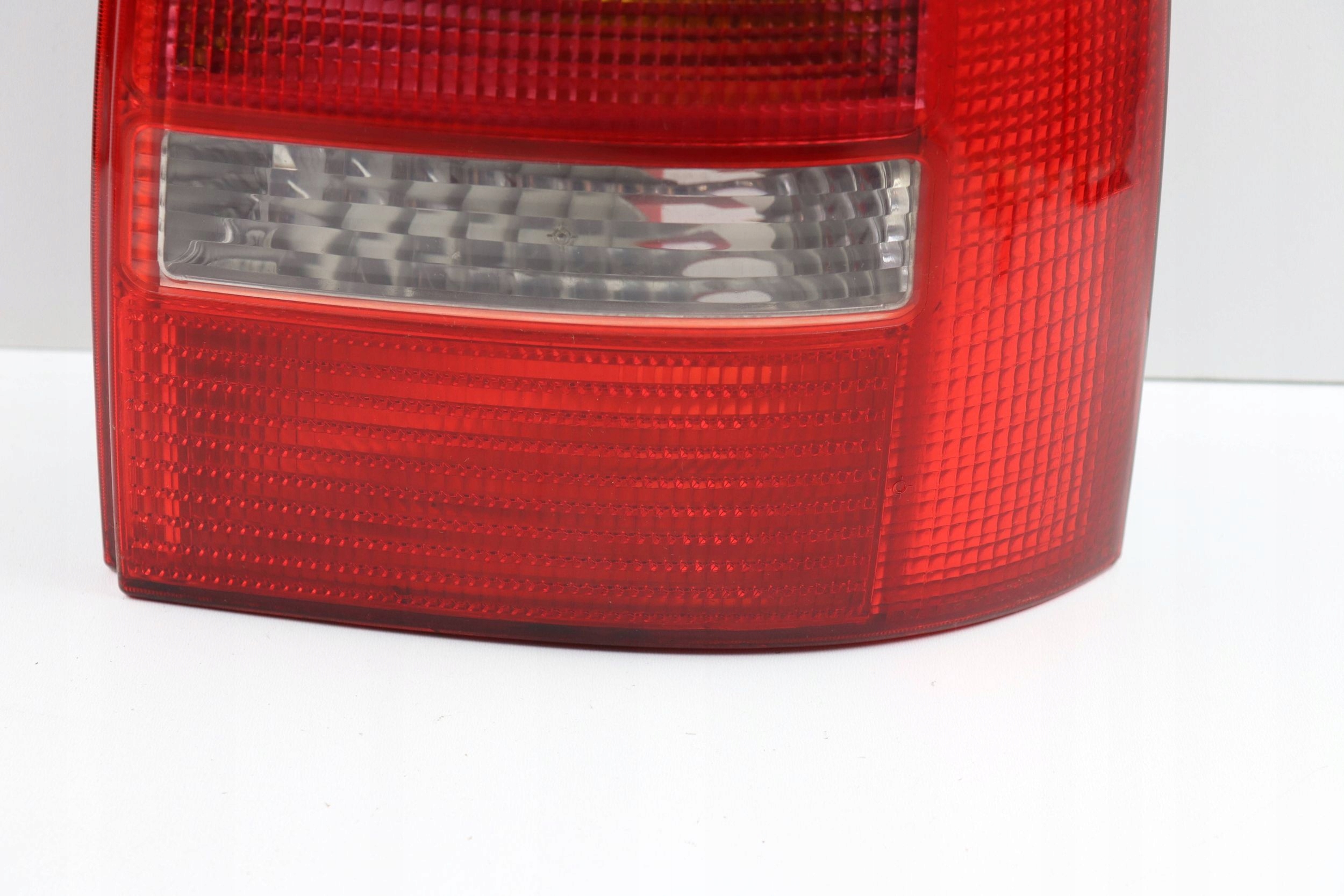 AUDI A4 B5 light right rear part rear KOMBI AVANT EUROPA 8D9945096C