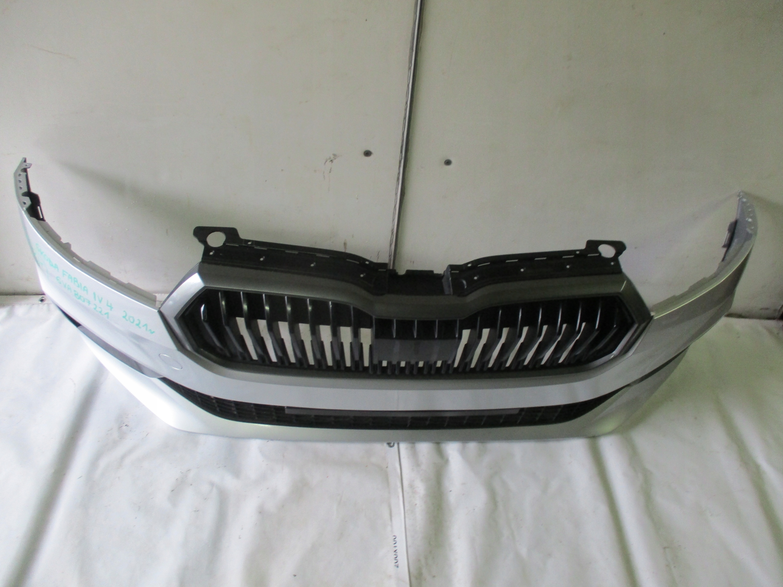 bumper front front Skoda Fabia 4 IV 6VA807221