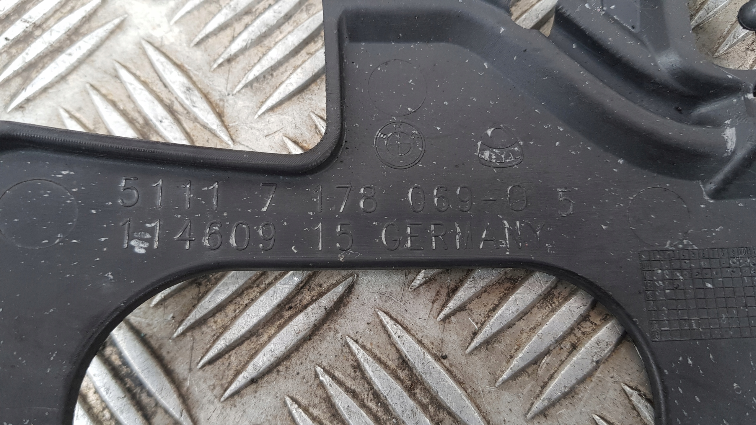 BMW E60 bumper bracket left front