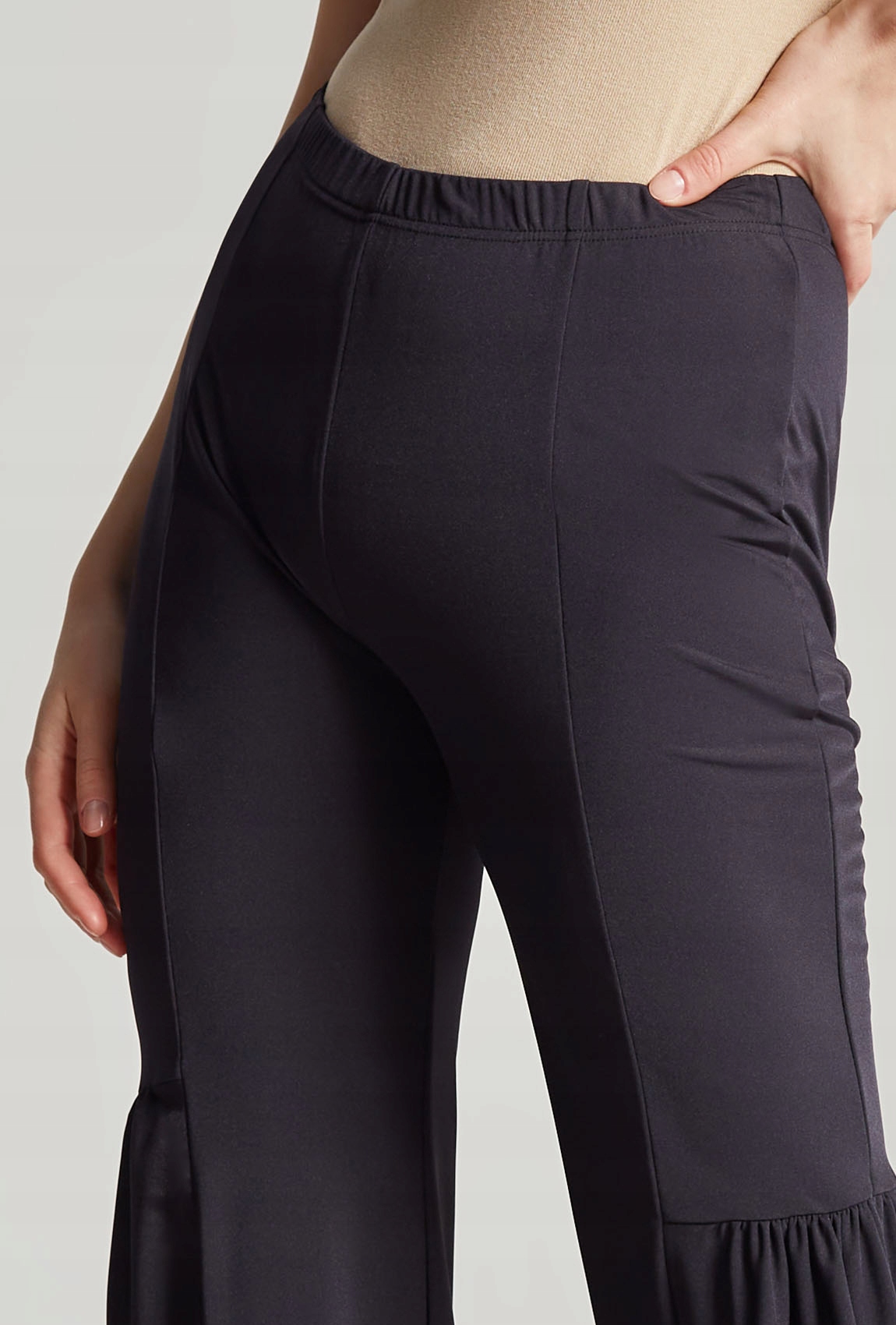 Czarne spodnie dzwony Gatta Vita Black rozmiar L Marka Gatta