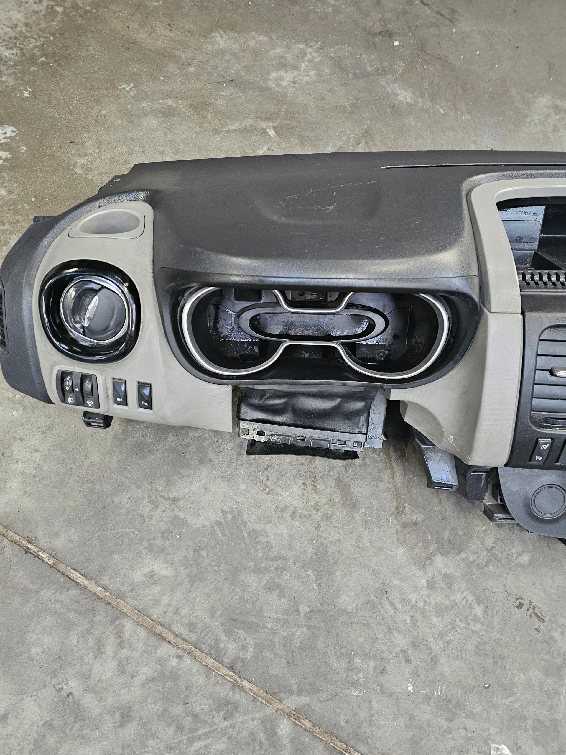 RENAULT TRAFIC III dashboard instrument panel console cockpit