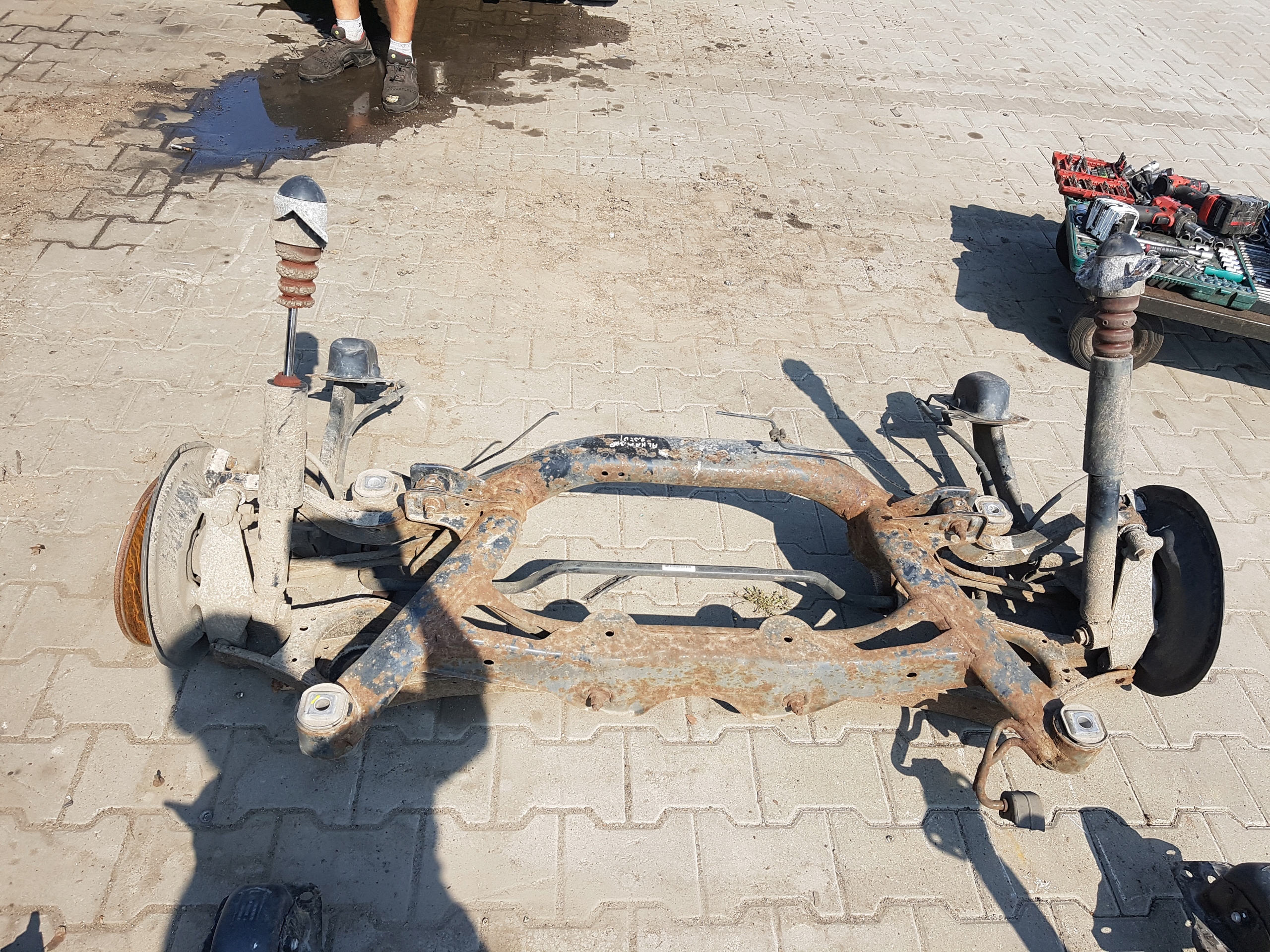 VW SHARAN 7N 10-15r ALHAMBRA 2 II BELKA ZAWIESZENIA TYŁ Producent części Volkswagen OE