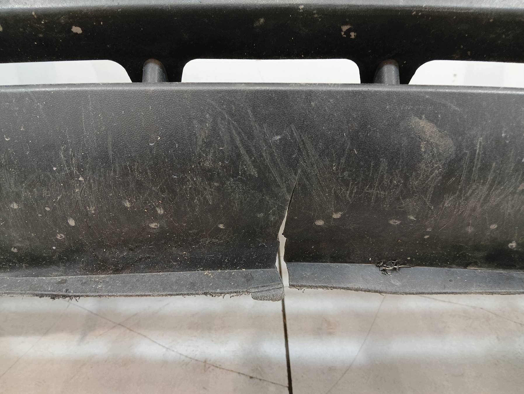stoßstange vorne schwarzer VW Volkswagen Golf IV (1997-2004)