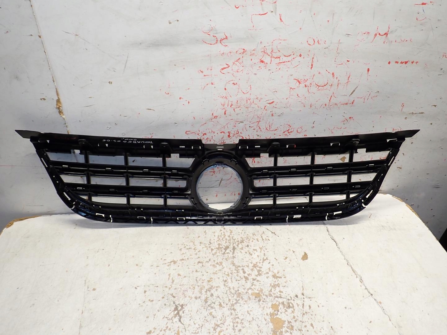 Grill VW TOUAREG 2003-2006 7L6853653