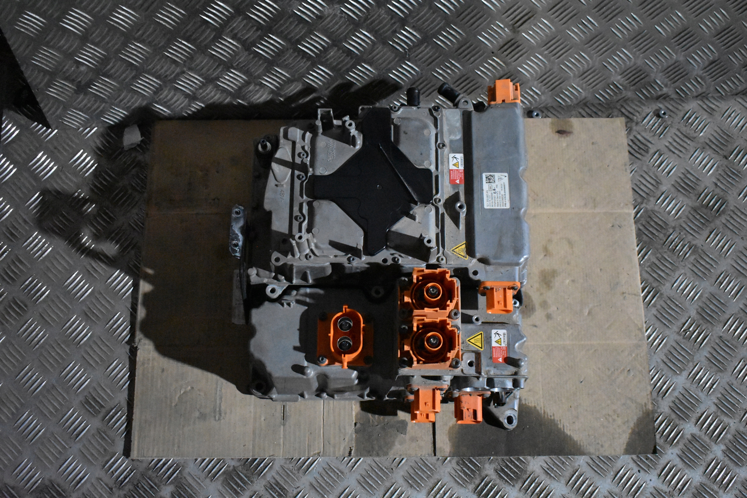 CENTRALINA DI TENSIONE INWERTER MOCY PORSCHE TAYCAN 1