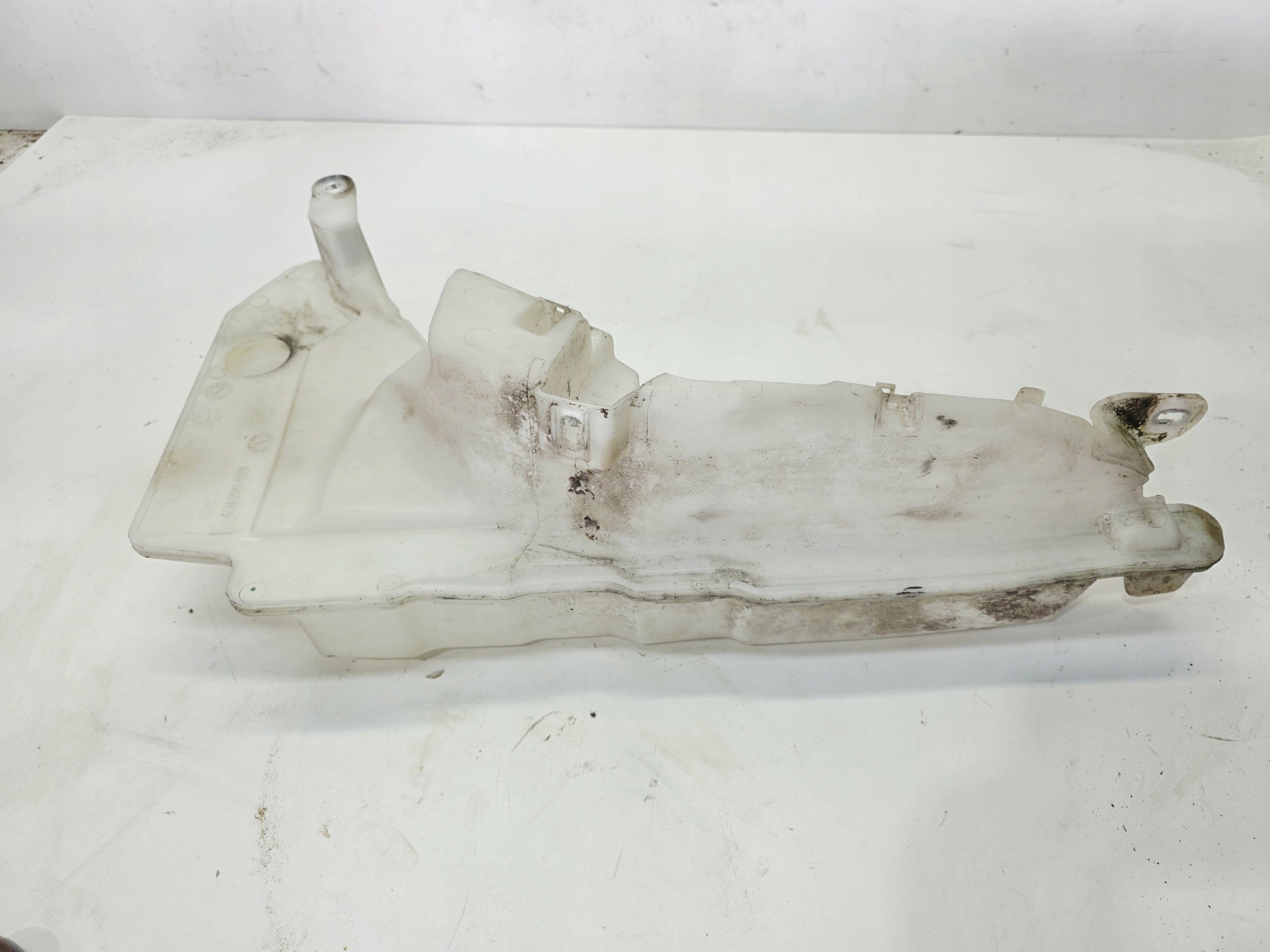 spremnik gasa DO mlaznice ispod XENON AUDI A6 C6 4F0955453R