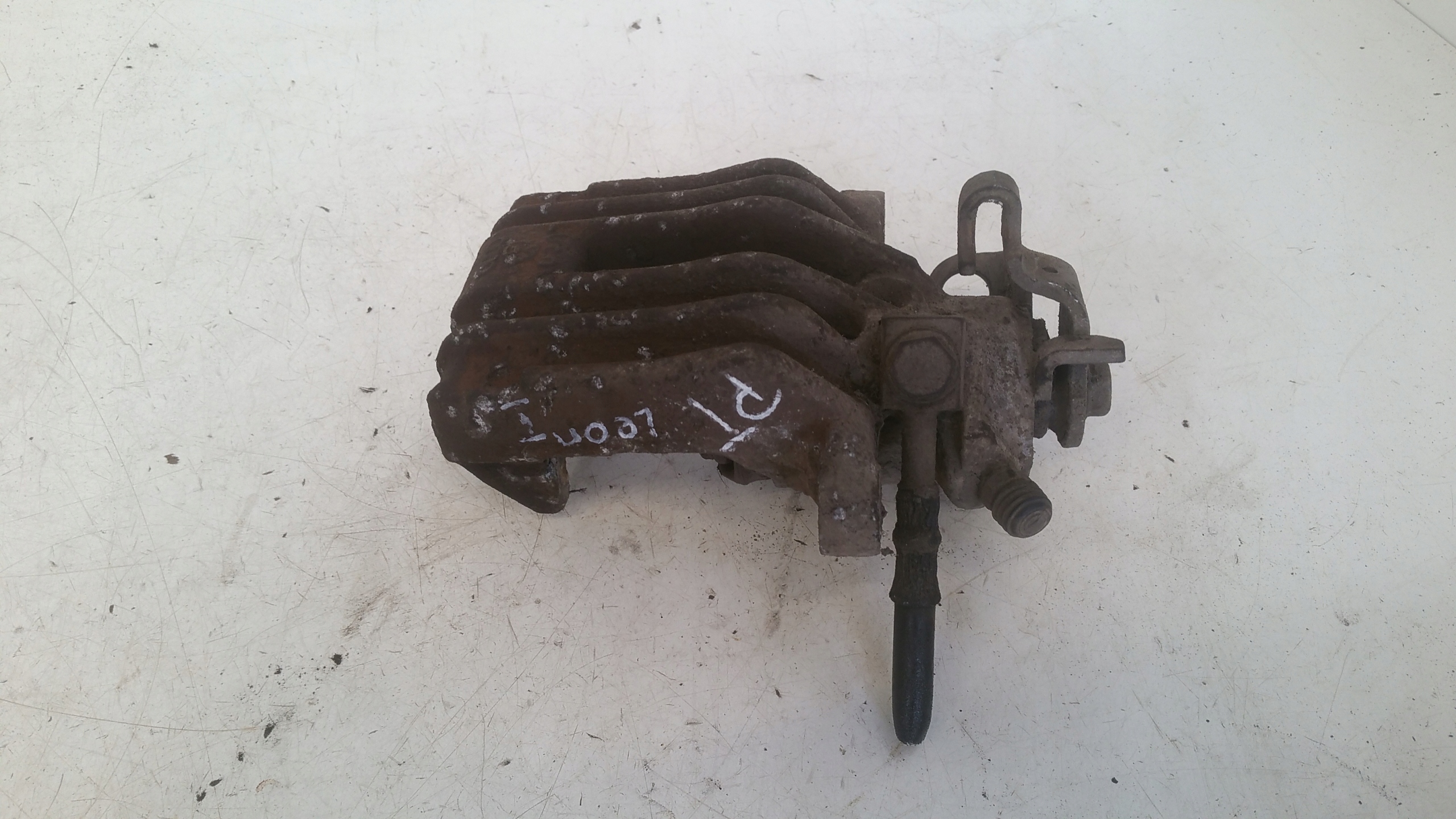 caliper right rear part Seat Leon and
