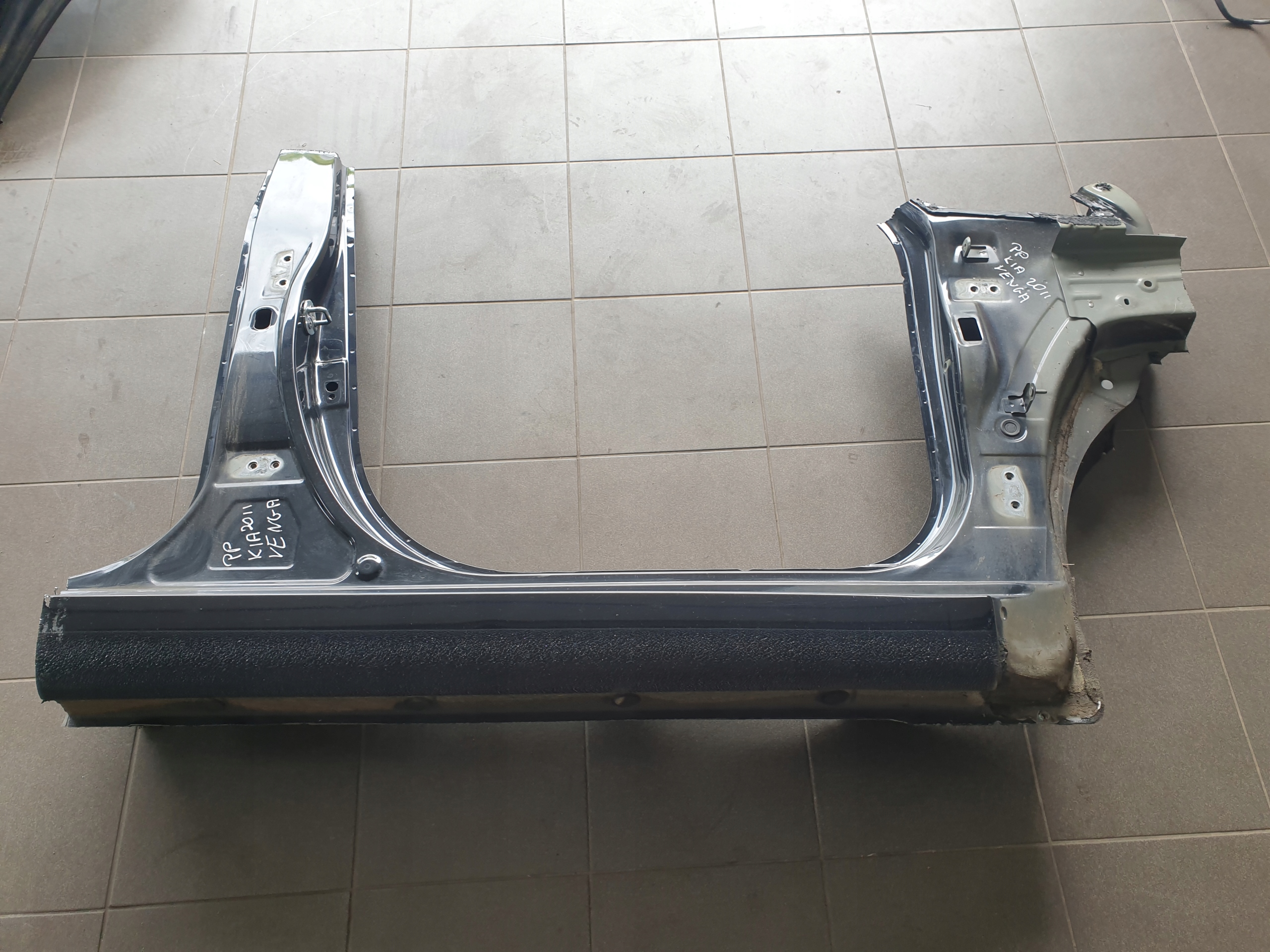 quarter threshold pillar right side KIA VENGA 2009