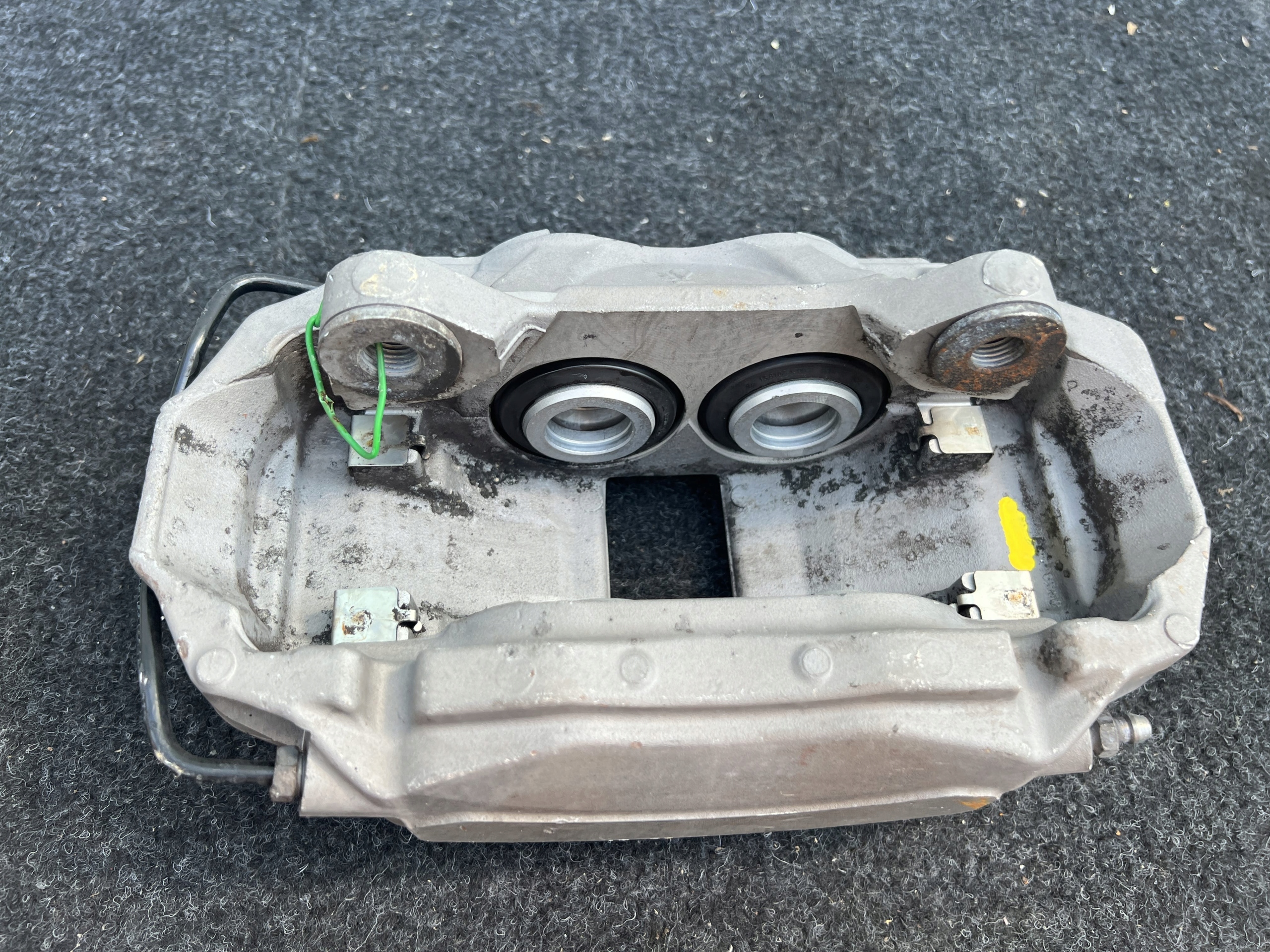 AUDI A4 B9 A5 ZACISK HAMULCOWY PRZEDNI LEWY 8W05BG Jakość części (zgodnie z GVO) Q - oryginał z logo producenta części (OEM, OES)