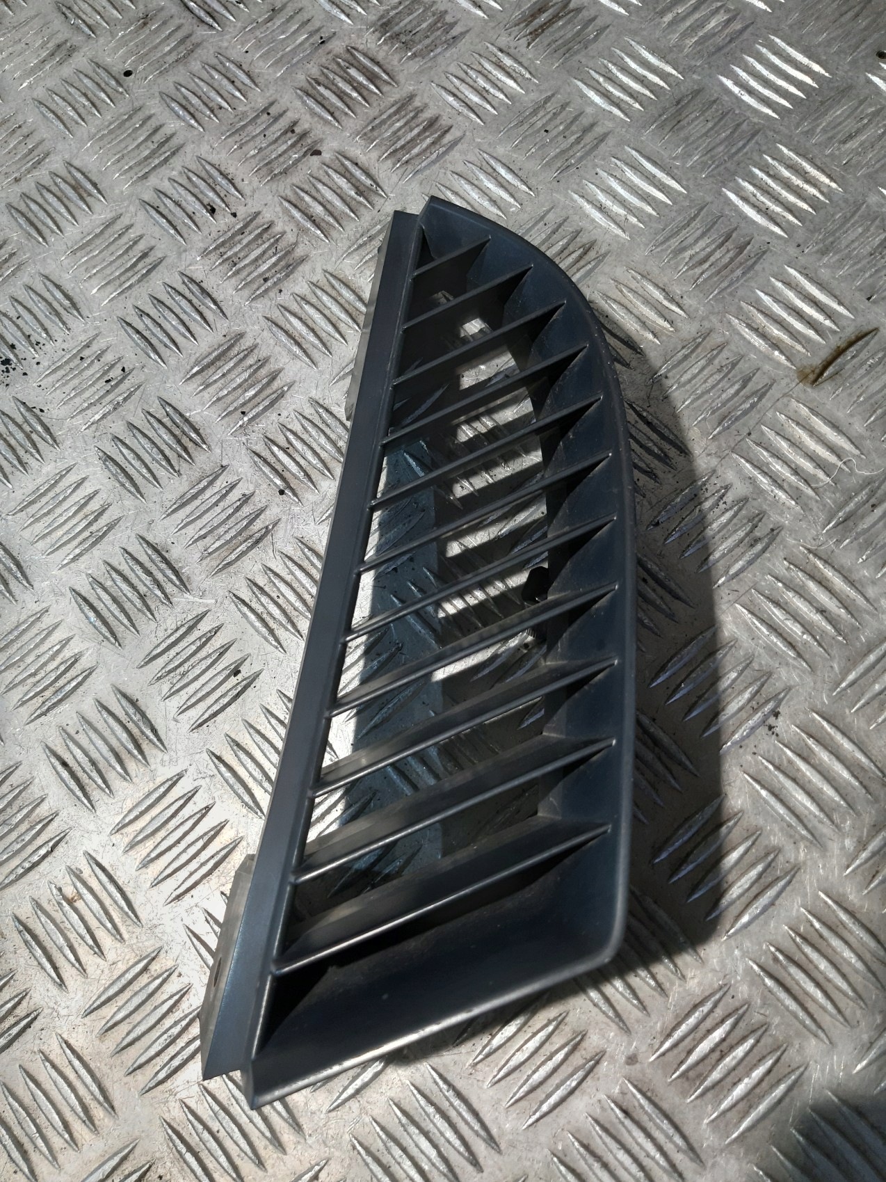 grill grille kidney grille left left front MITSUBISHI COLT VI MN127773