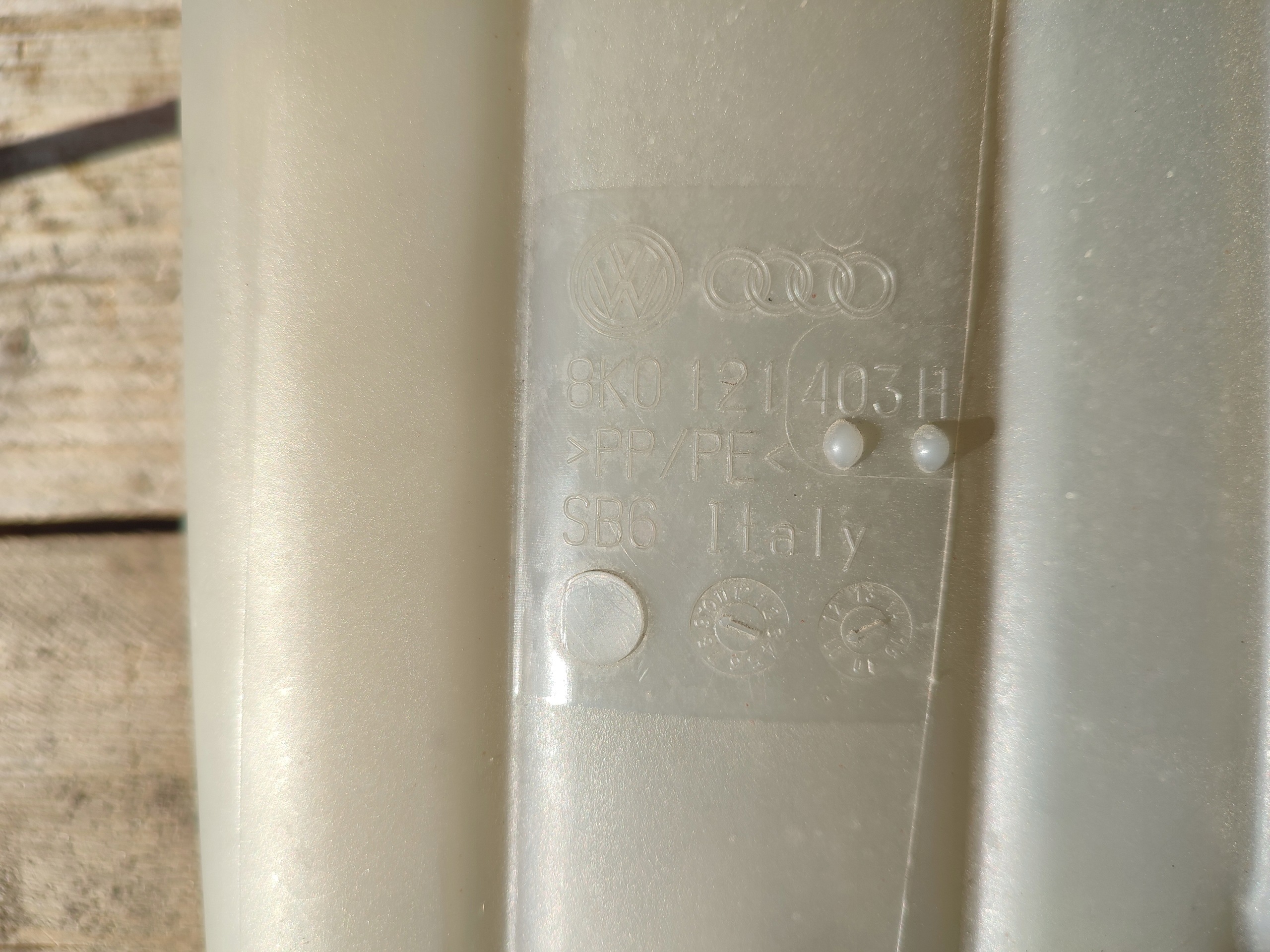 Réservoir eau AUDI Q5 8R 8K0121403H