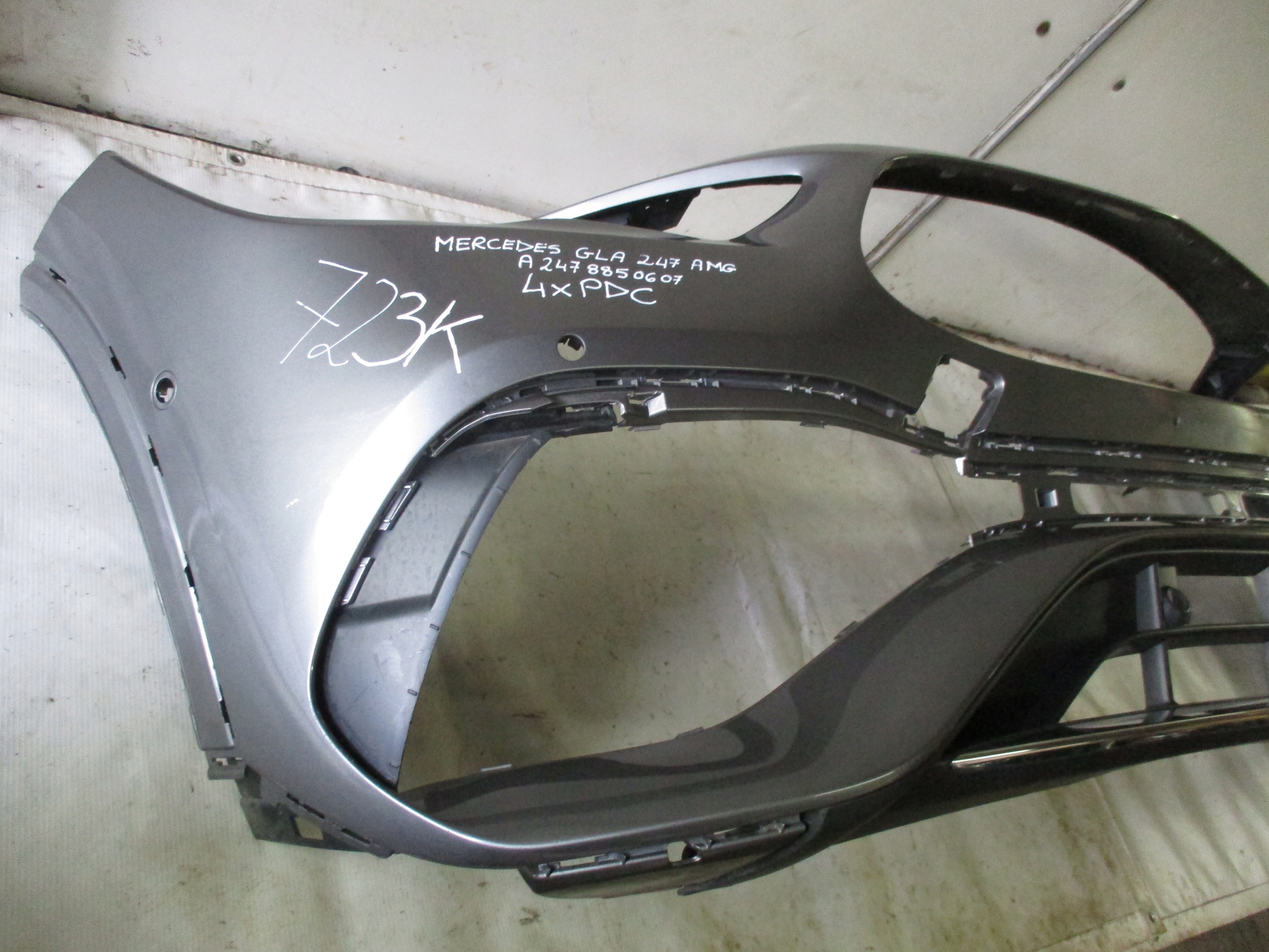 bumper front front Mercedes GLA 247 AMG A2478850607 4 x PDC