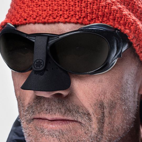 Nosek ochronny do okularów - czarny