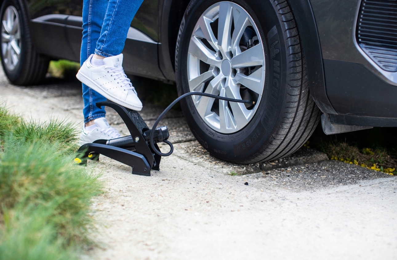 MICHELIN POMPKA NOŻNA DO OPON Z MANOMETREM JEDNOTŁOKOWA Marka Michelin