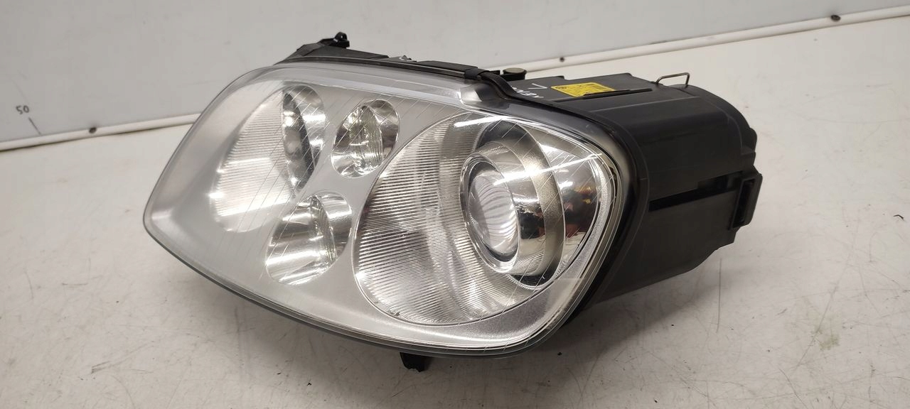 light front front left xenon VW Touran and 2,0 TDI
