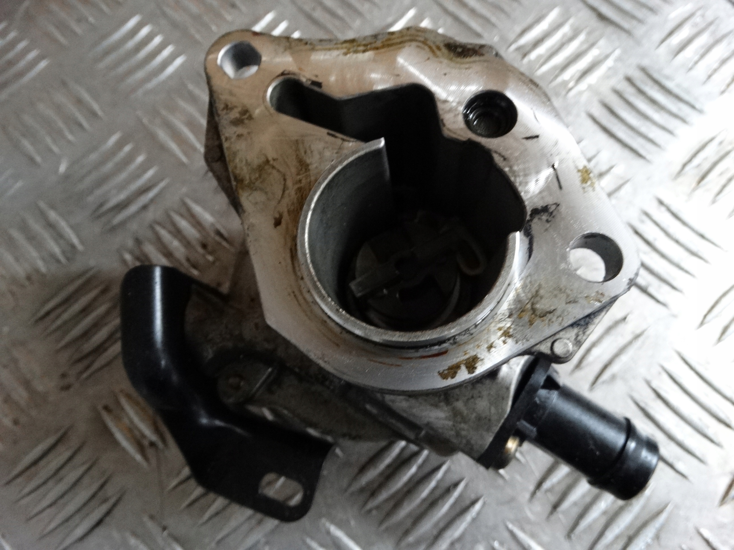 насос вакум renault MEGANE II 1.5 8200521381