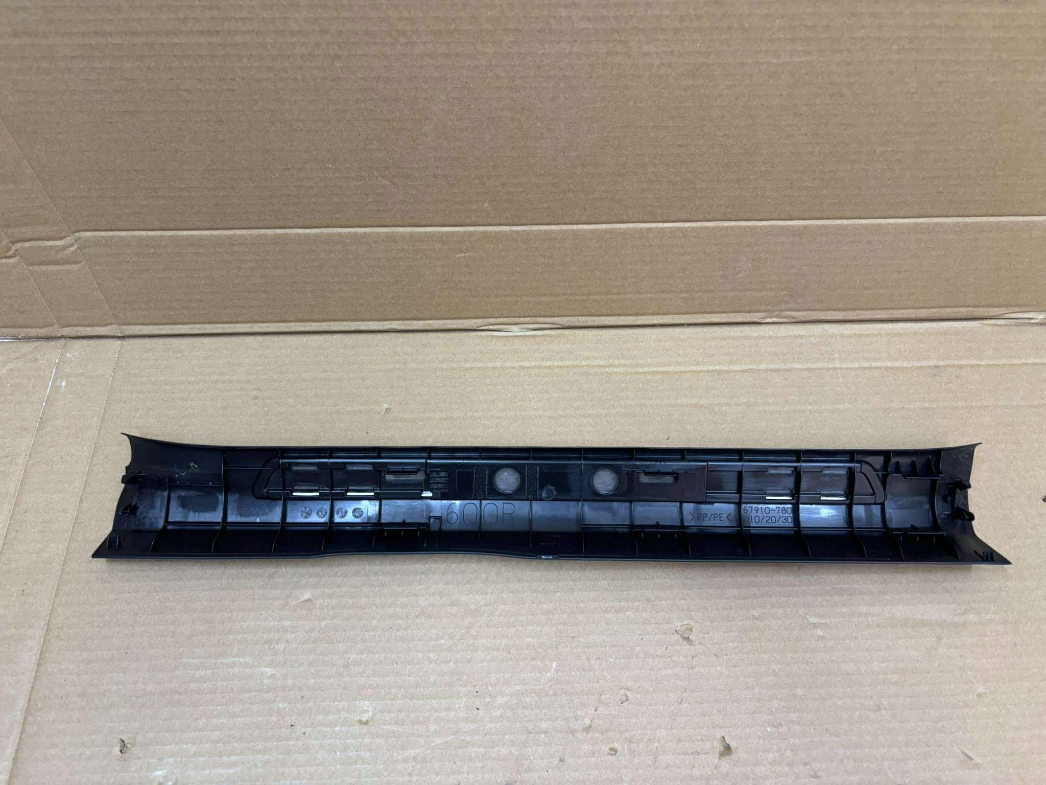 moulding threshold right front LEXUS NX 300h 67910-780