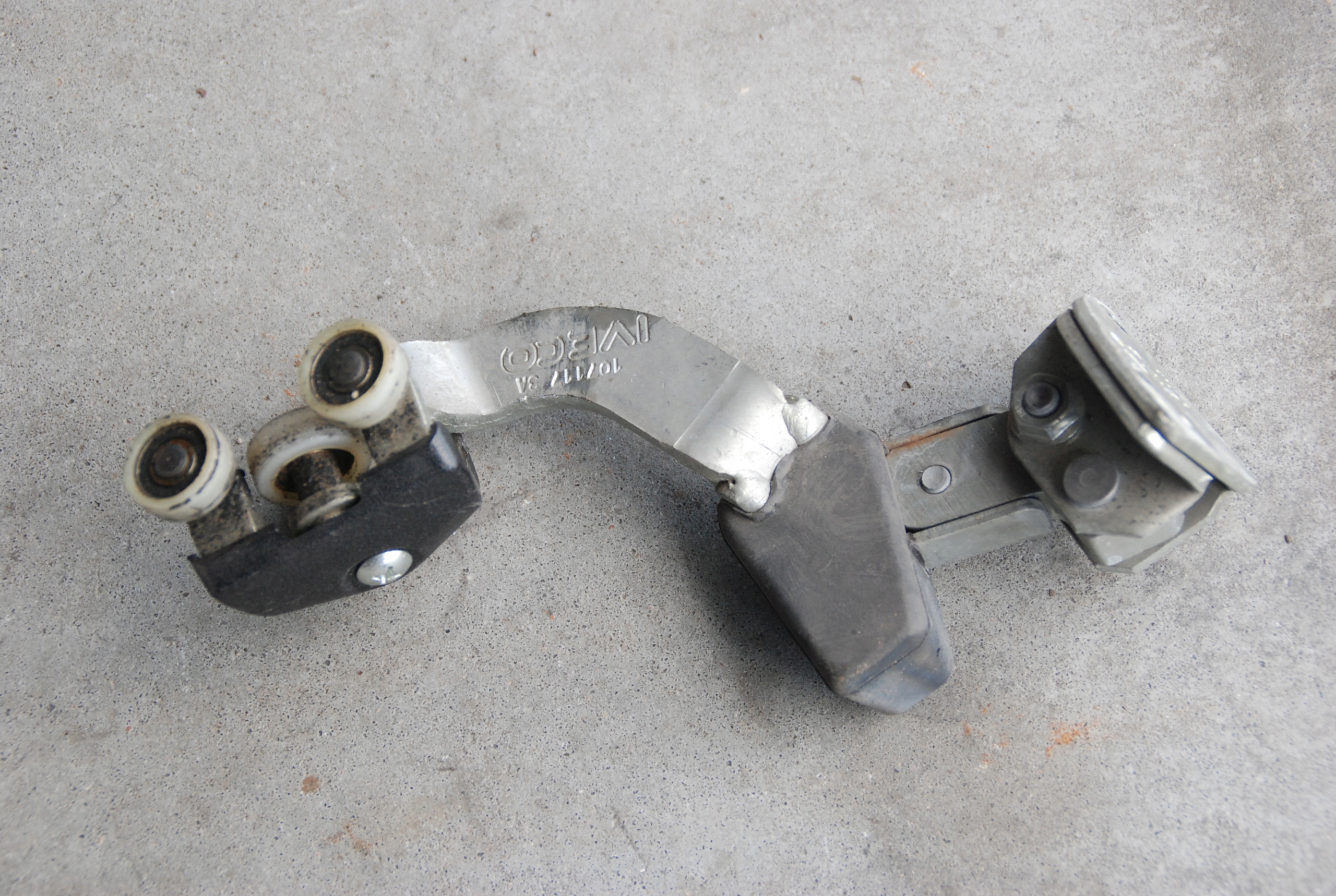 IVECO DAILY 06- ROLKA GÓRNA DRZWI WOZEK BOCZNYCH Producent części Iveco OE