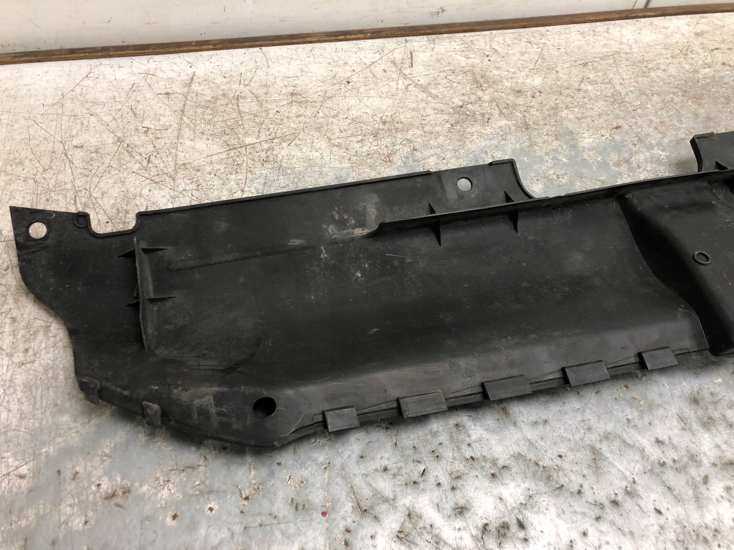 kryt stěny předního AUDI A4 B8 8K0807081