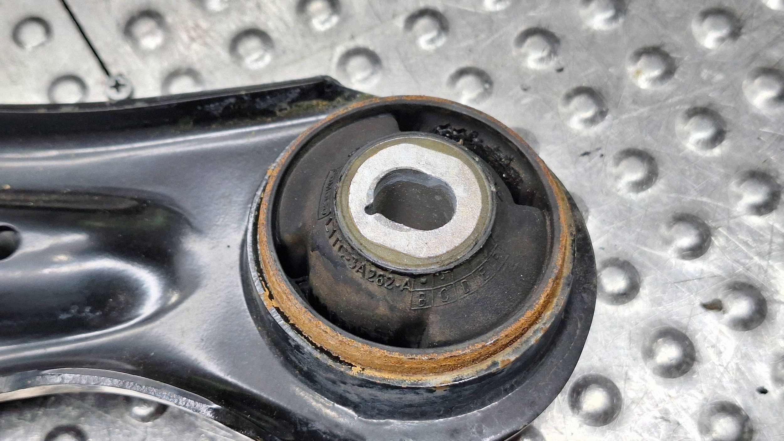 arm right front L1TC-3042-AB FORD PUMA MK2