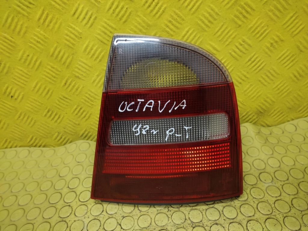 SKODA OCTAVIA and light right rear part 1U6945096