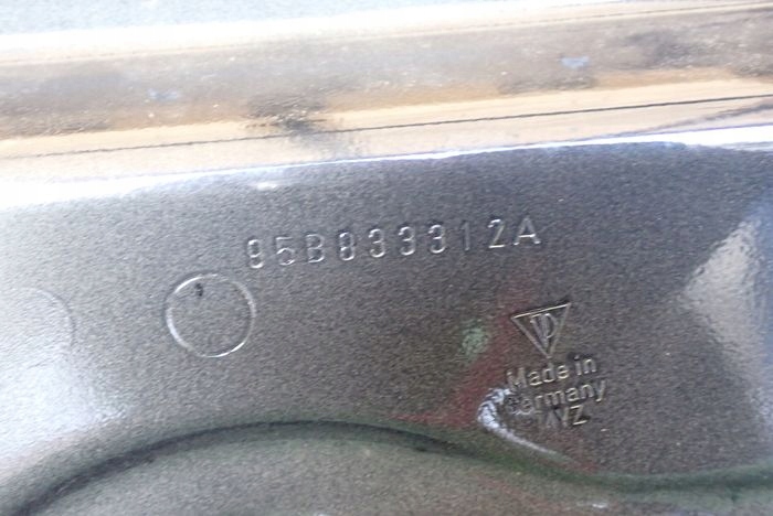 PORSCHE MACAN 95B 14- door right rear. rear part