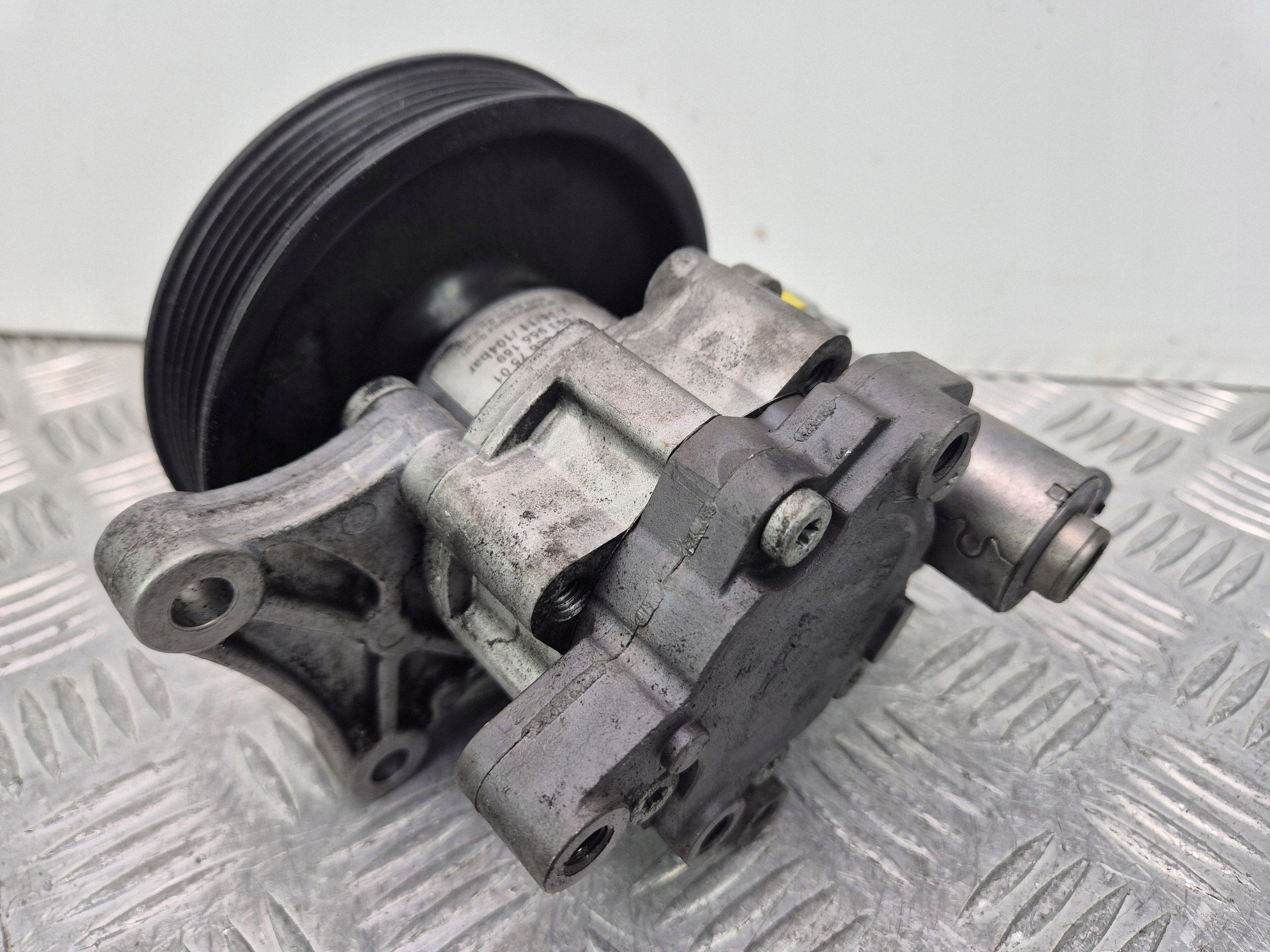 Mercedes E250 CGI A207 servo pump A0064667501