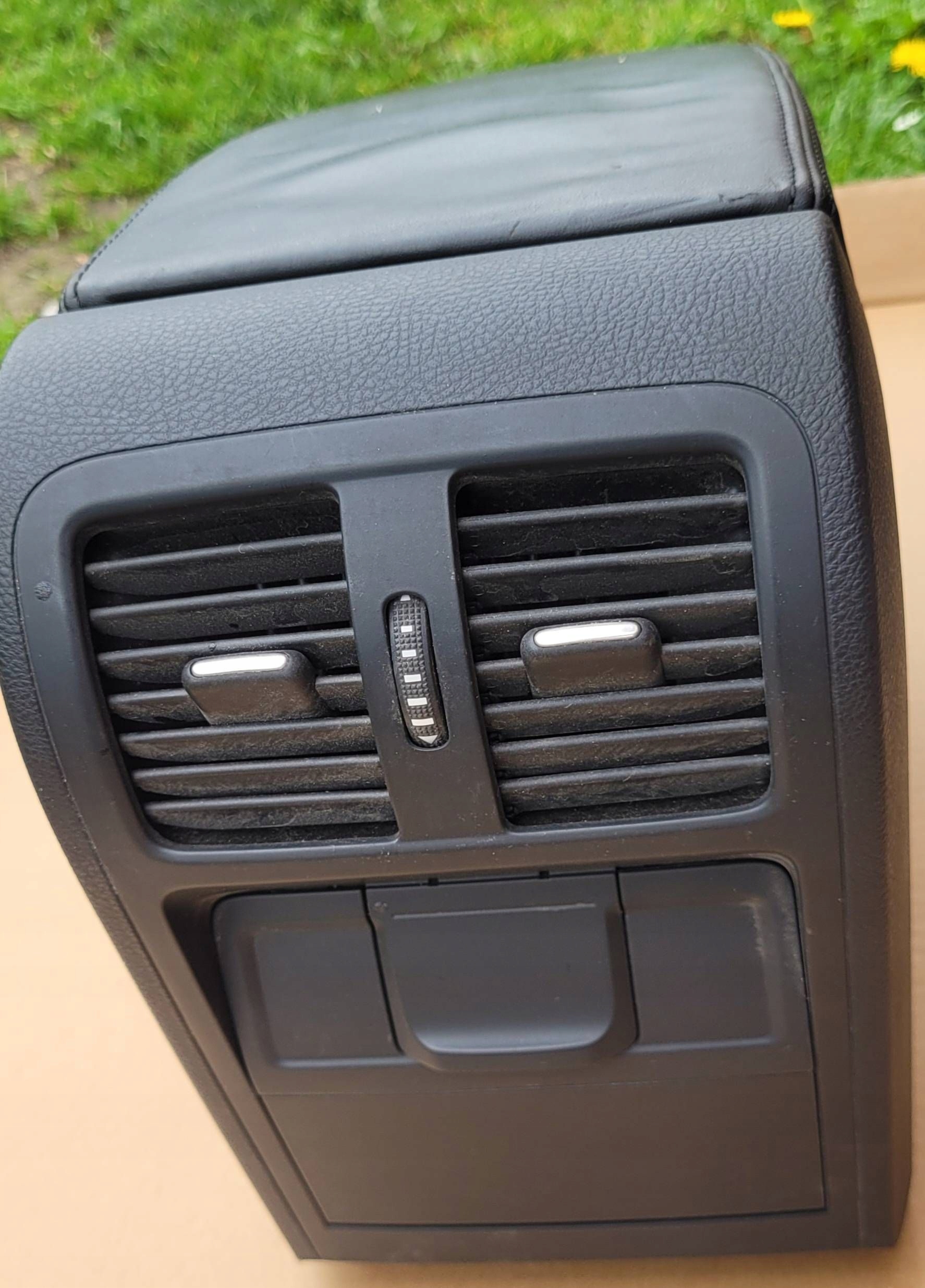 armrest VW PASSAT B7 3AC863241D
